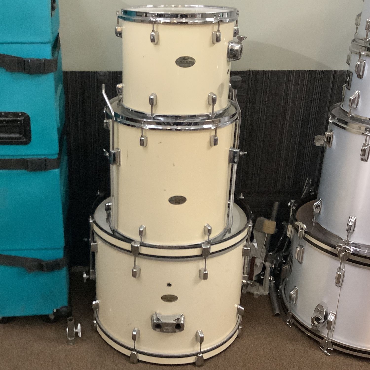 Pearl Forum Series 13, 16, 22 Drum Set