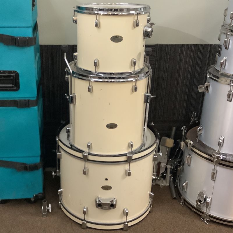 Pearl Forum Series 13, 16, 22 Drum Set