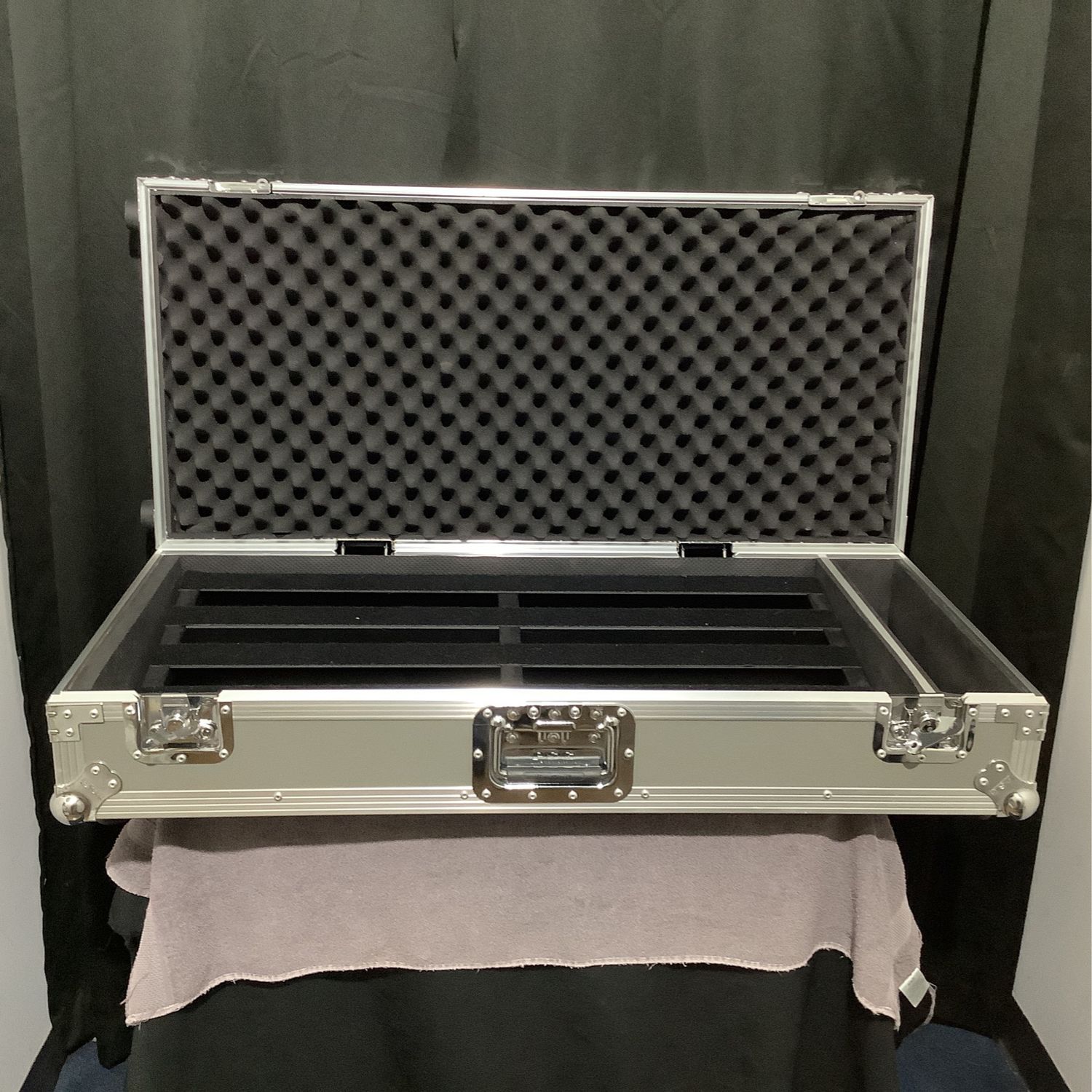Pedaltrain Classic PRO TC 32" x 16" Pedalboard w/Tour Case and Wheels