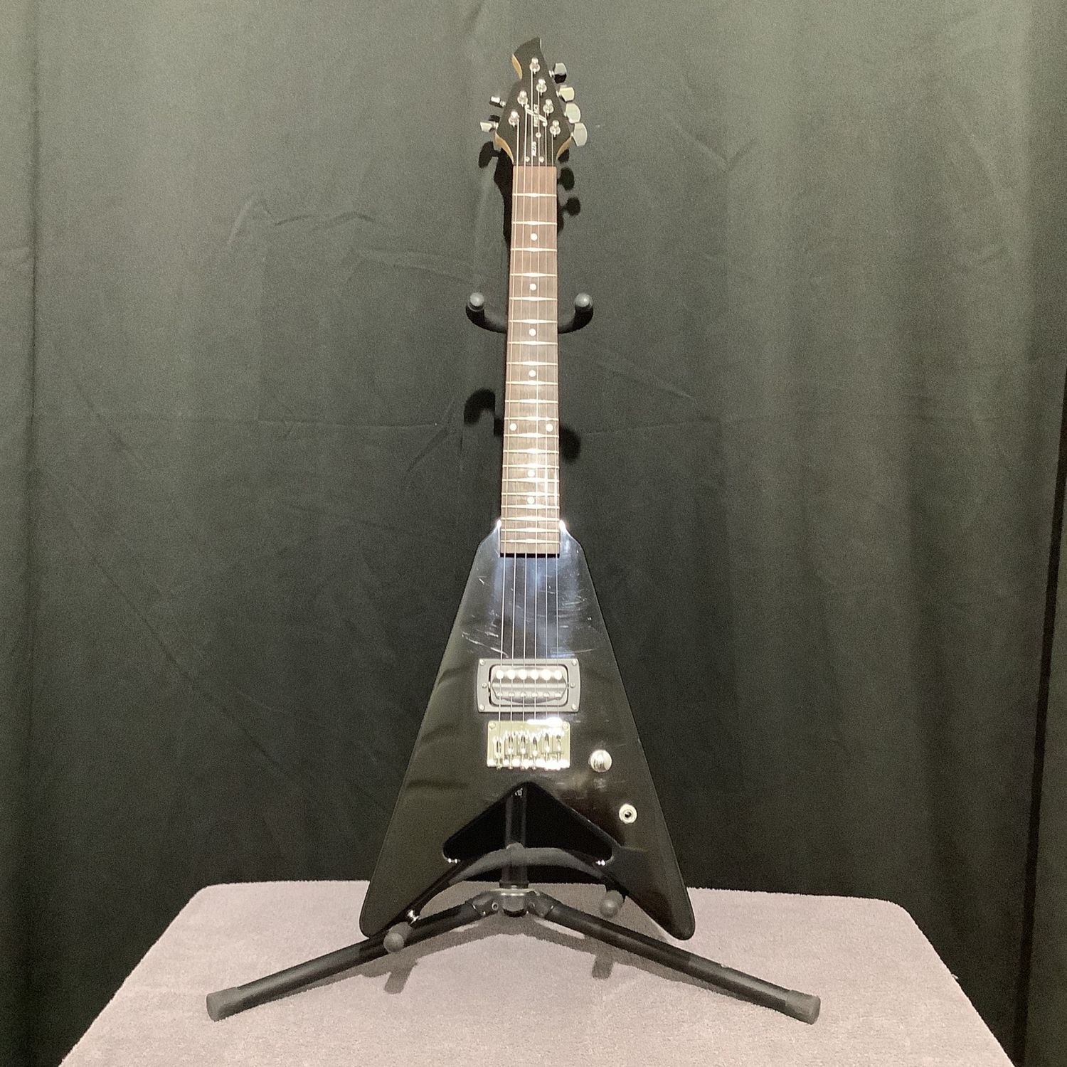 First Act ME276 Mini Flying V Guitar
