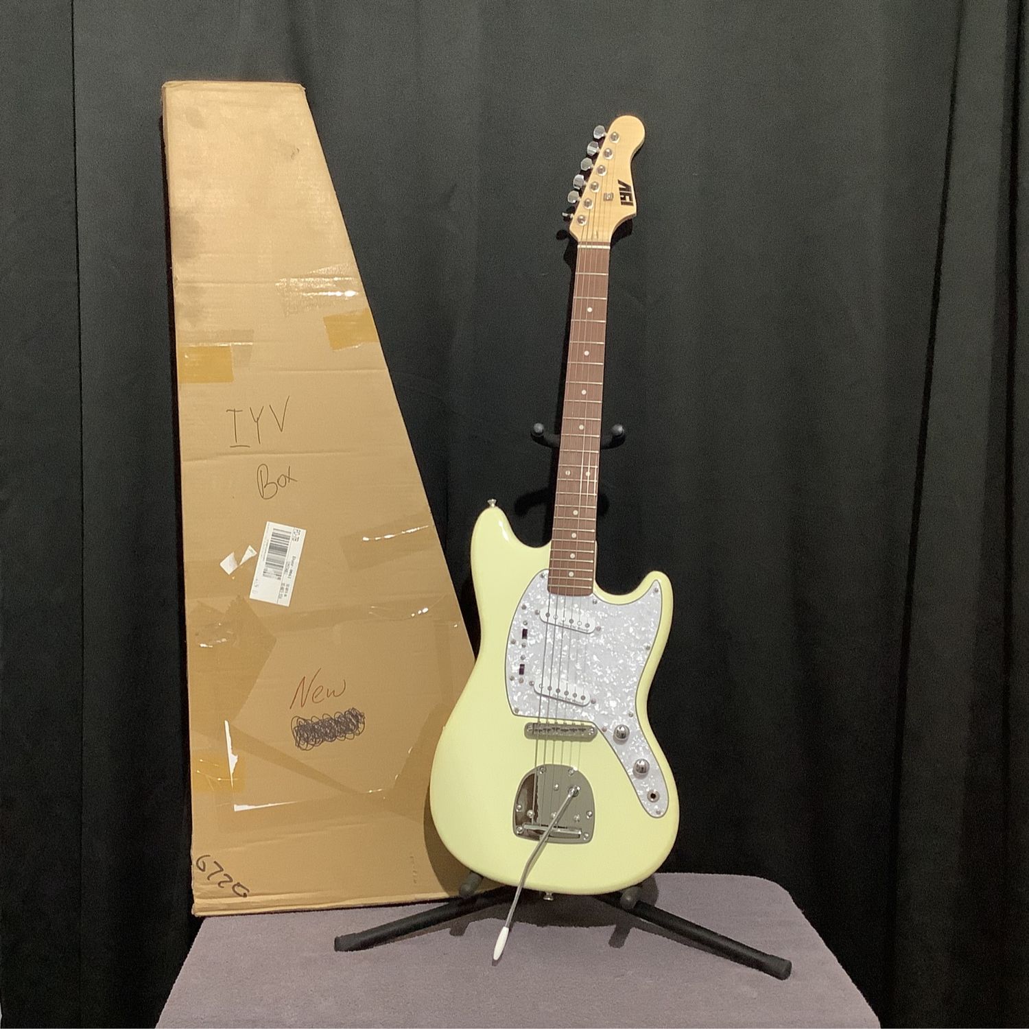 IYV Mustang Style Electric Guitar "NEW" w/Box