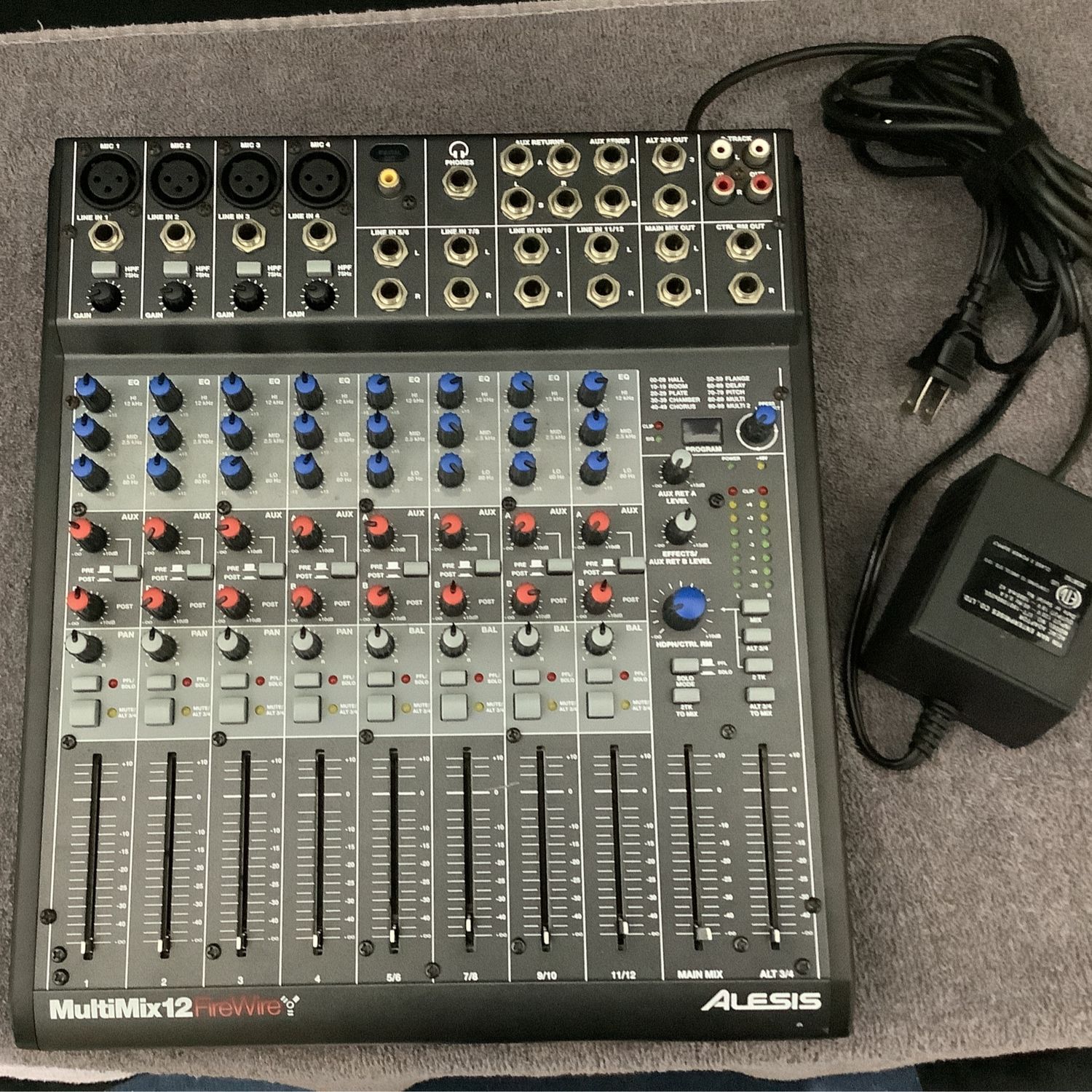 Alesis MultiMix12 Fire Wire Mixer