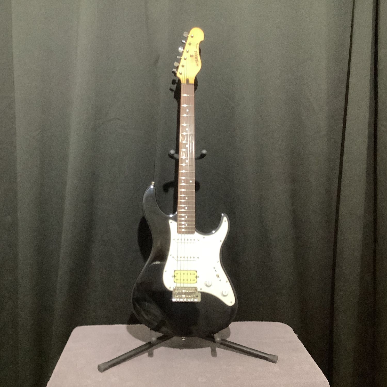 Yamaha EG 112 Electric Guitar