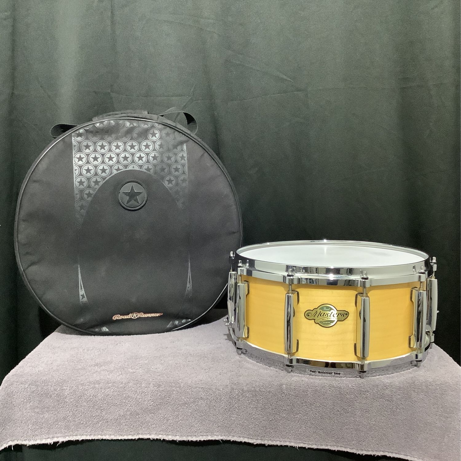 Pearl Masters 14" x 6 1/2" Maple Snare Drum w/Road Runner Bag