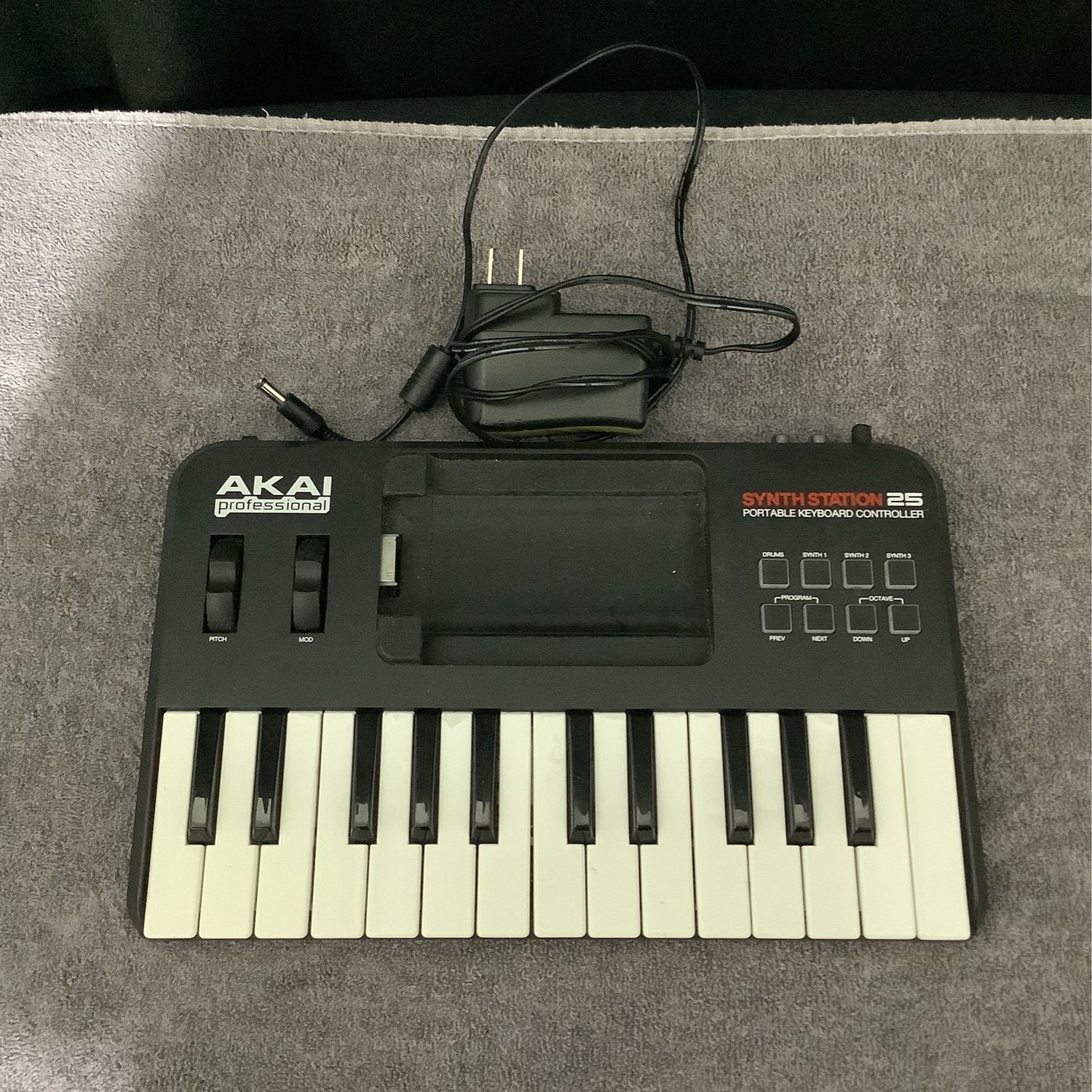 Akai Professional Synth Station 25 Portable Keyboard Controller iPhone/iPod Touch