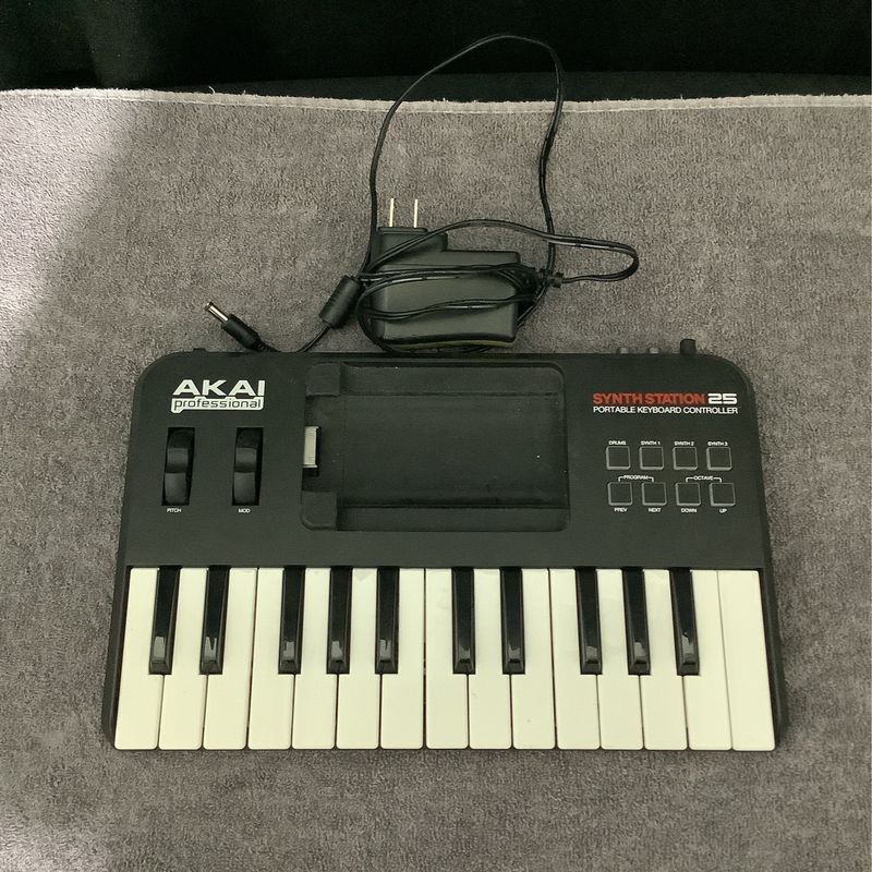 Akai Professional Synth Station 25 Portable Keyboard Controller iPhone/iPod Touch