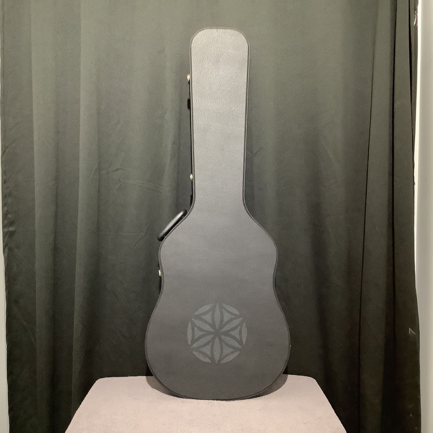 Roadrunner Hardshell Acoustic Guitar Case