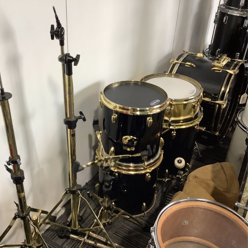 Slingerland Black & Gold 12, 13, 16 & 22, Matching 14" Snare w/Hardware Drum Kit