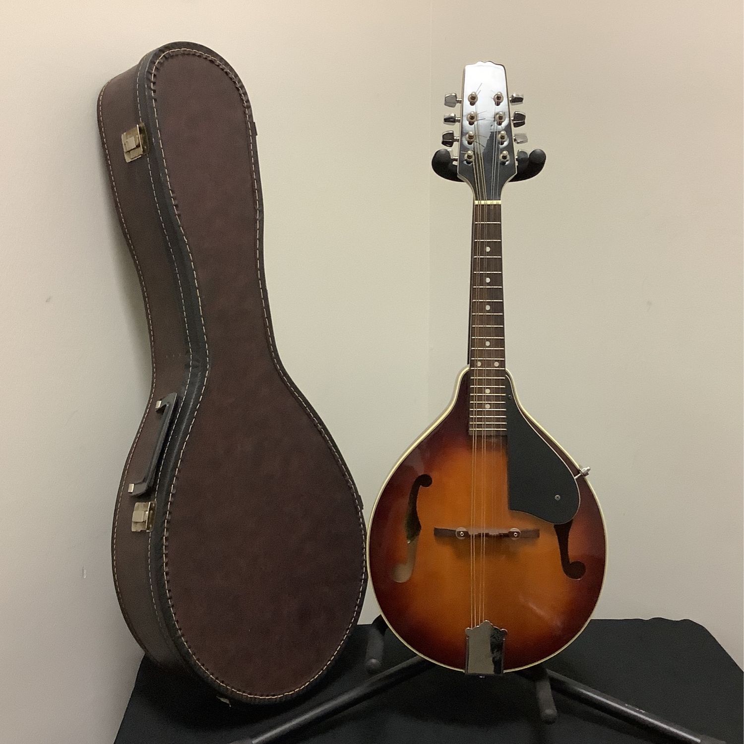 Kentucky KM1605 Mandolin w/Case