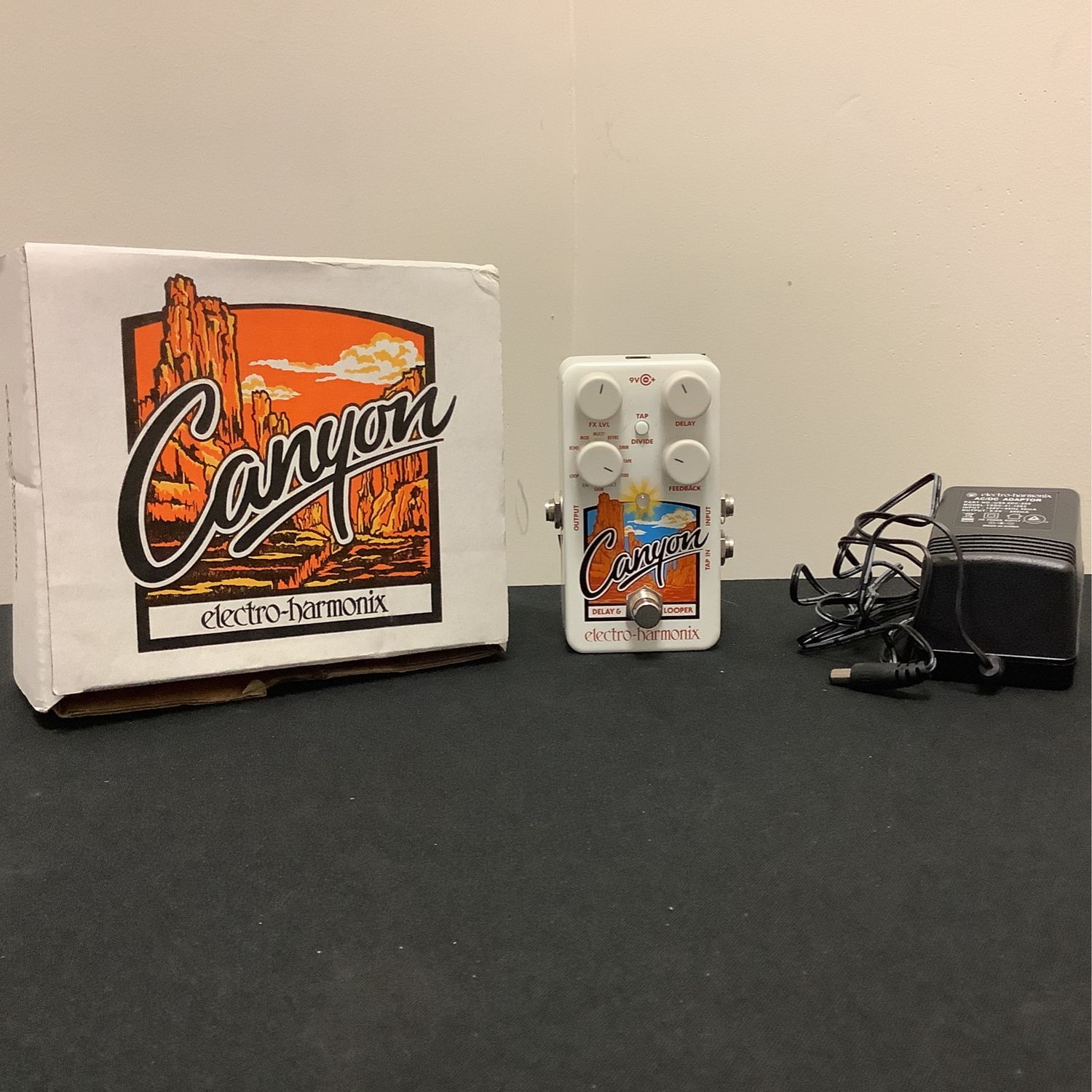 Electro-Harmonix Canyon Delay Looper Guitar Pedal