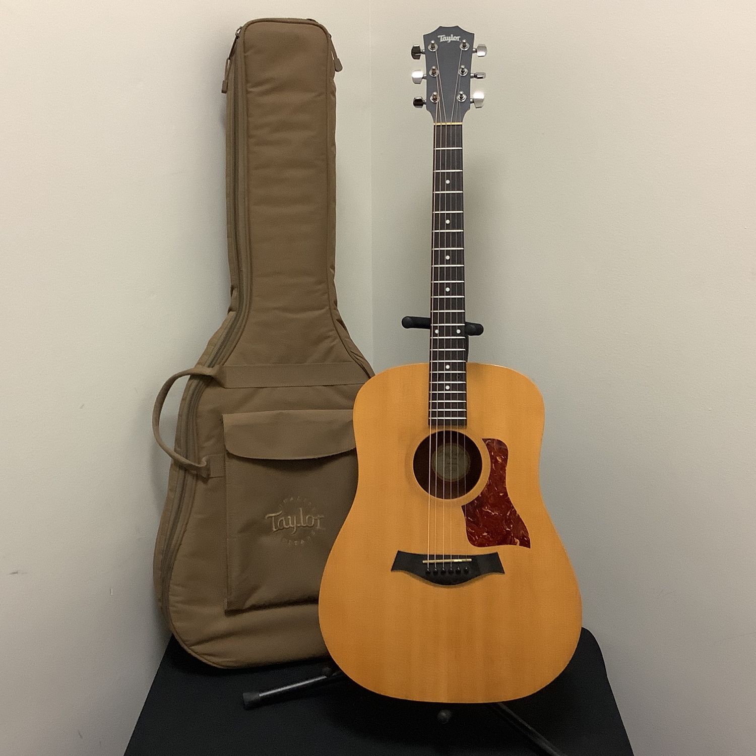 Taylor Big Baby 307-GB Acoustic Guitar w/Gig Bag