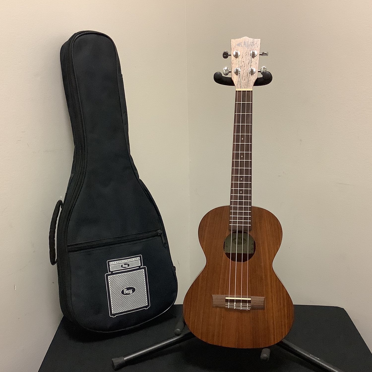 Kala KA-PWT Pacific Walnut Tenor Acoustic Ukulele w/Gig Bag Kala KA-PWT Pacific Walnut Tenor Acoustic Ukulele w/Gig Bag