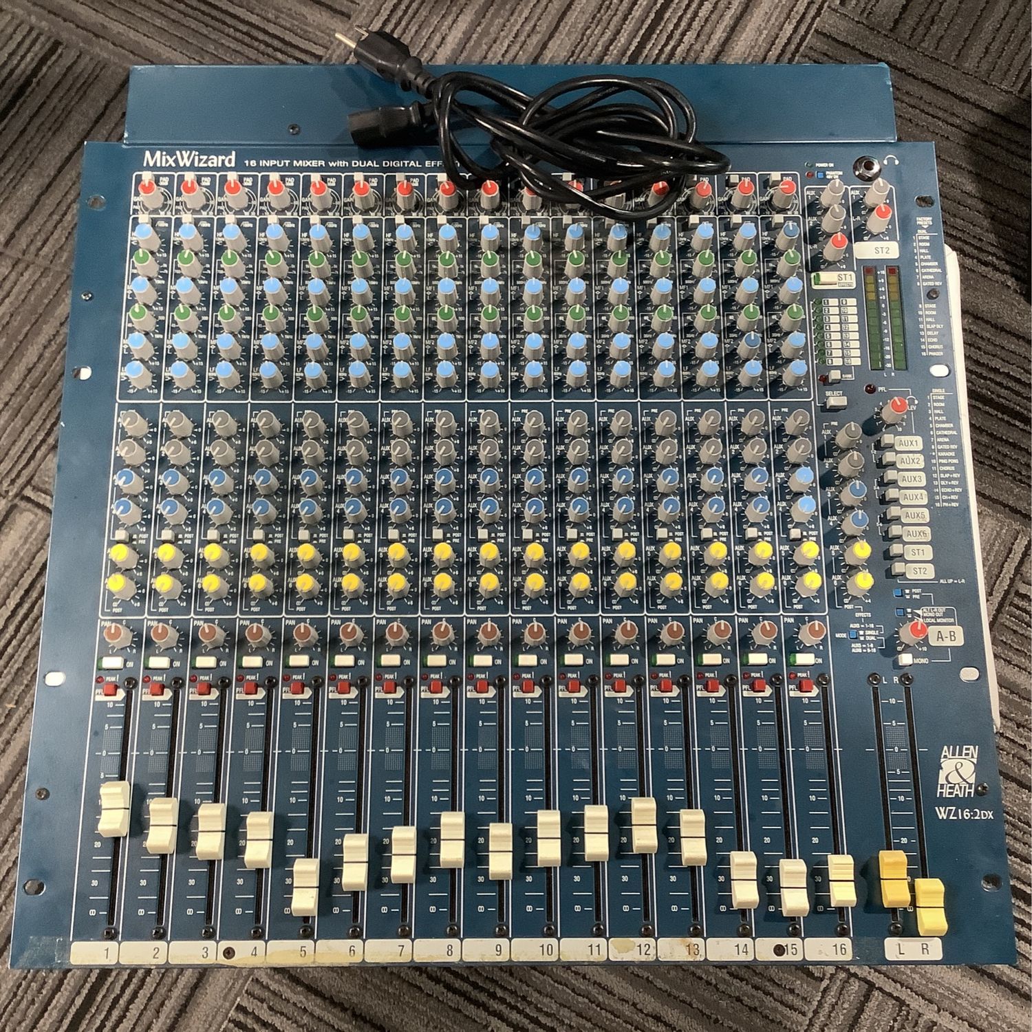 Allen & Heath MixWizard WZ 16:2DX 16-Input Mixer Allen & Heath MixWizard WZ 16:2DX 16-Input Mixer