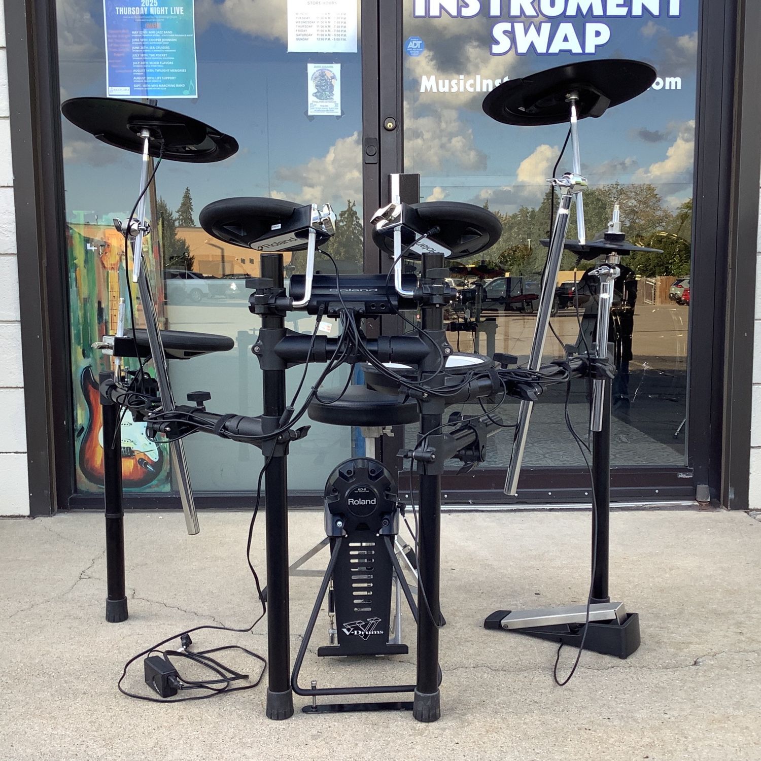 Roland TD-4 Electric Drum Set w/Kick Pedal & Yamaha Drum Throne Roland TD-4 Electric Drum Set w/Kick Pedal & Yamaha Drum Throne