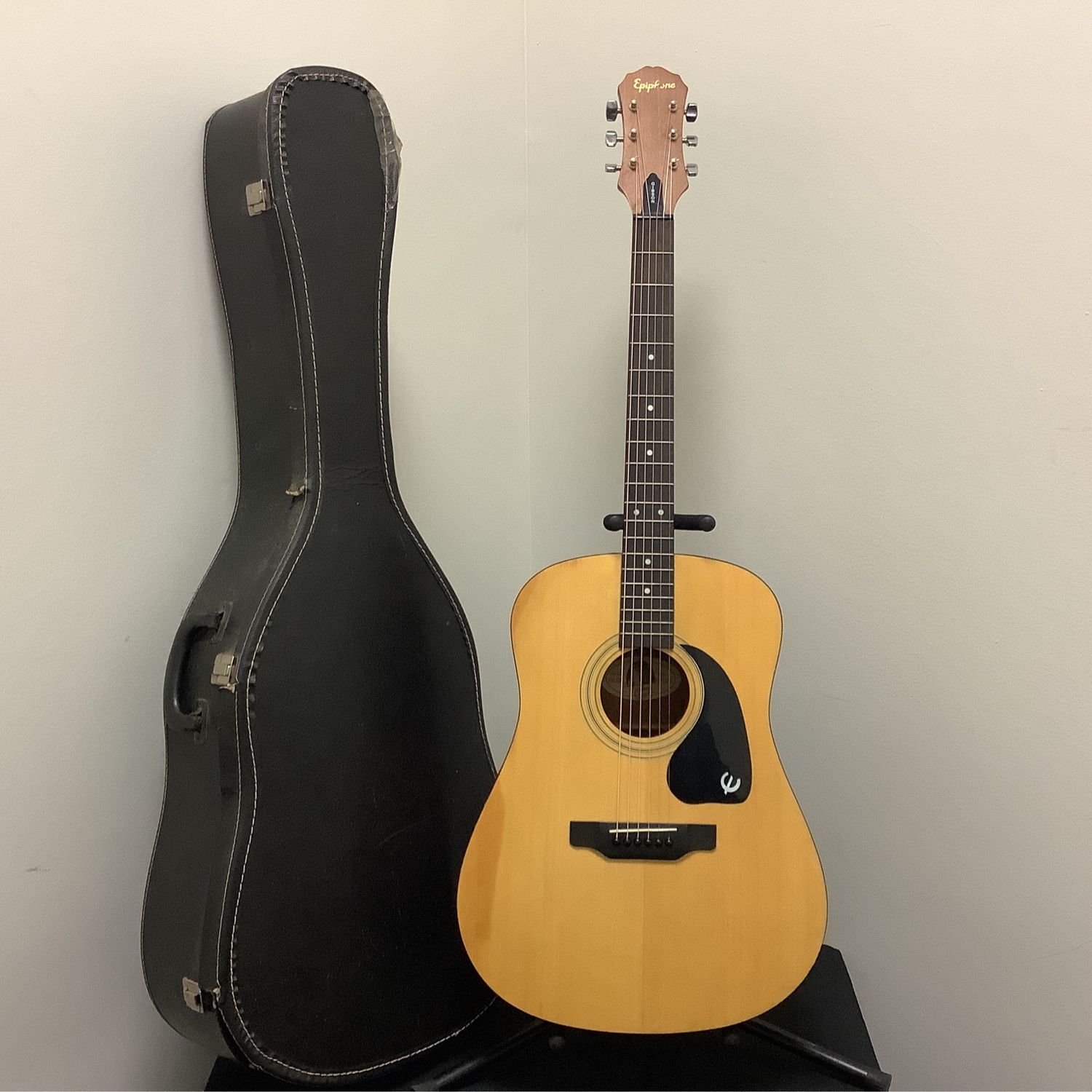 Epiphone by Gibson PR-200 Acoustic Guitar w/Case