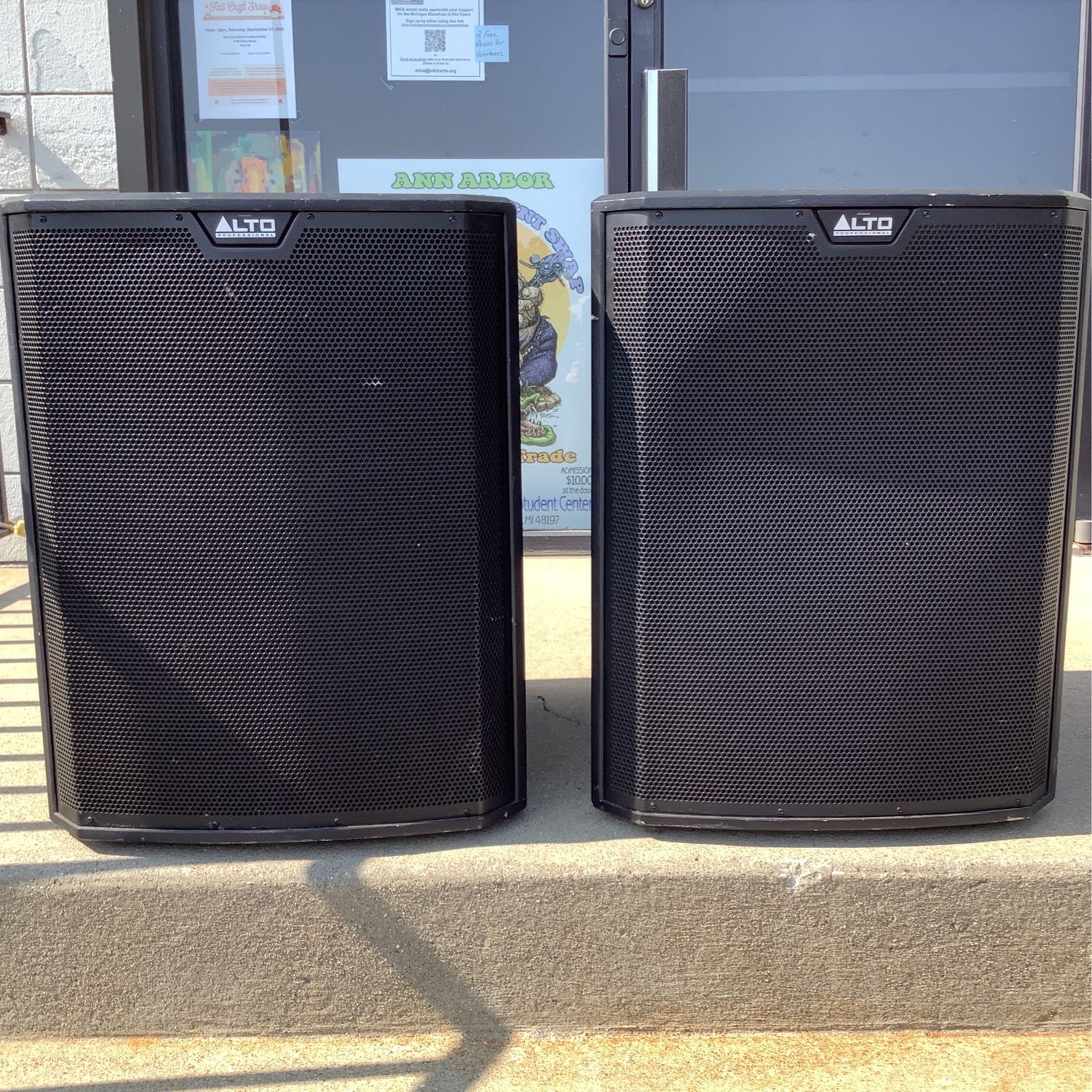 Alto TS218S 1250-Watt 18 Alto TS218S 1250-Watt 18" Powered Subwoofer (Pair)