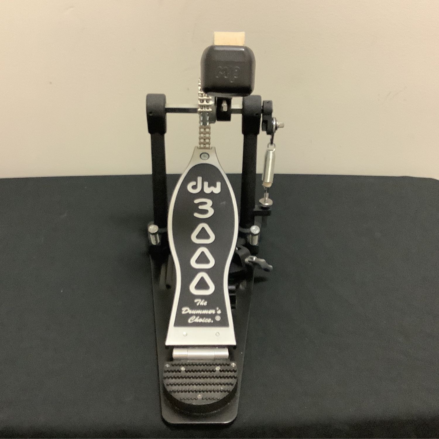 DW 3000 Series Single Bass Drum Pedal DW 3000 Series Single Bass Drum Pedal