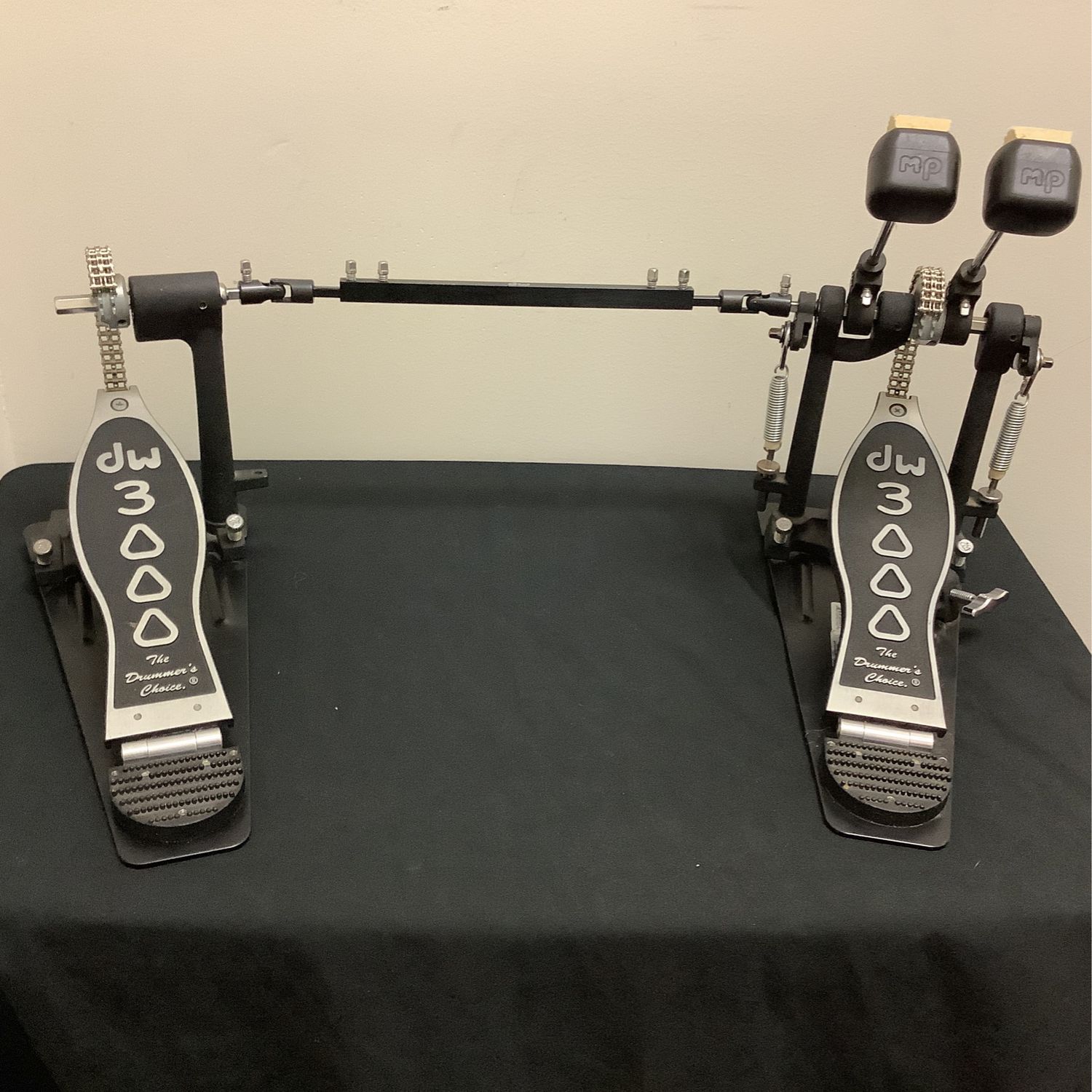 DW 3000 Series Double Bass Drum Pedal DW 3000 Series Double Bass Drum Pedal