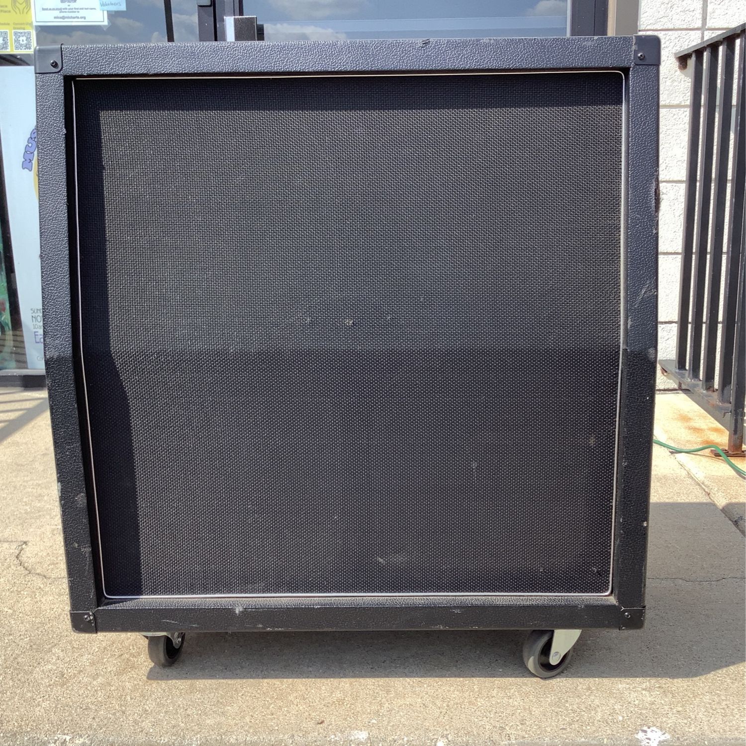 4 x 12 Guitar Cabinet w/4 Celestion G12L-35 Speakers on Wheels