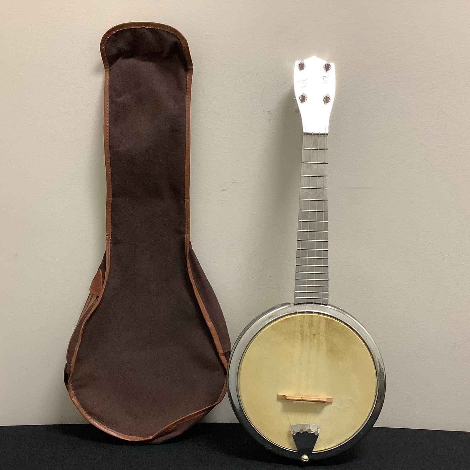 Dixie Banjo Ukulele Banjolele Metal Vintage 1950's USA w/Bag