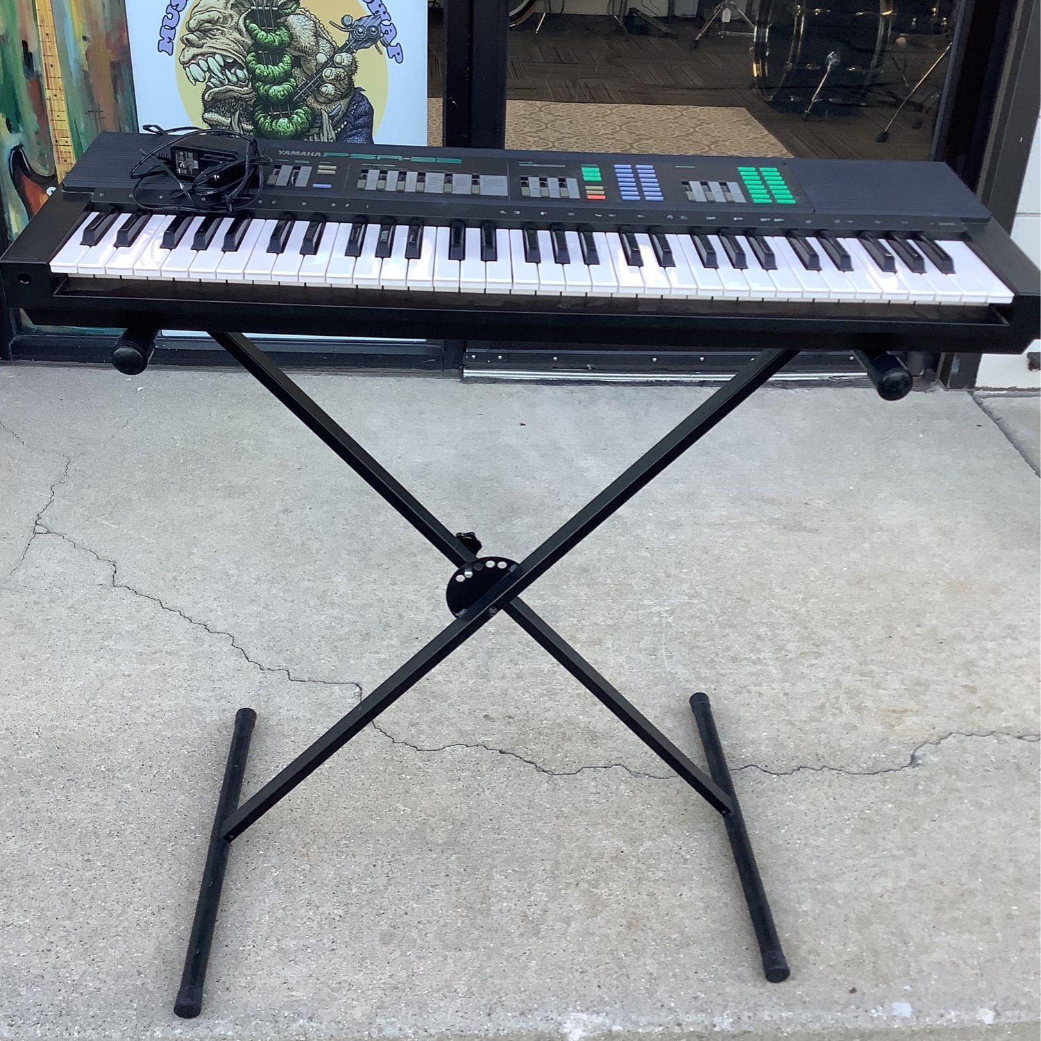 Yamaha PSR-32 Keyboard (61-Keys) w/Stand Yamaha PSR-32 Keyboard (61-Keys) w/Stand