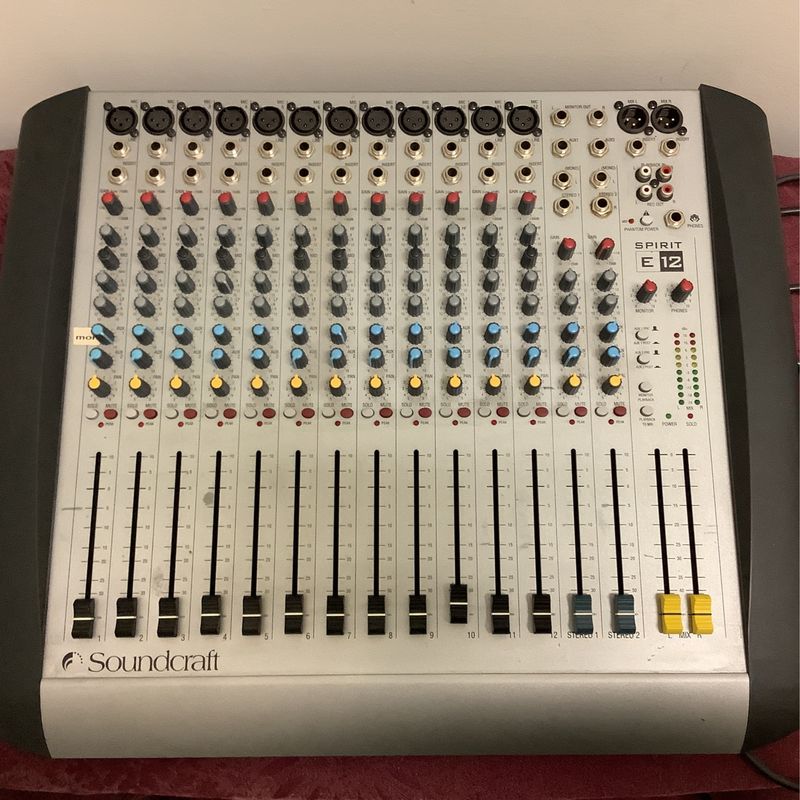 Soundcraft Spirit E12 Mixer