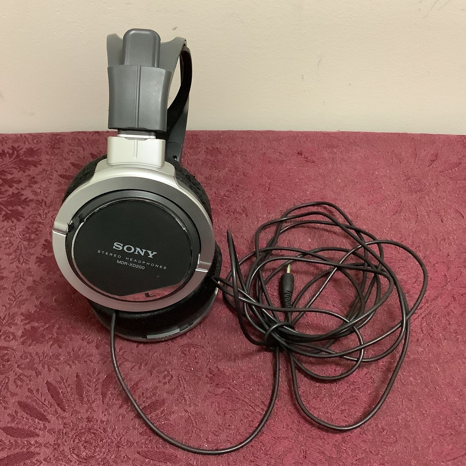 SONY MDR-XD200 Black Silver Stereo Monitor Over Ear Headphones 3.5MM Wired SONY MDR-XD200 Black Silver Stereo Monitor Over Ear Headphones 3.5MM Wired
