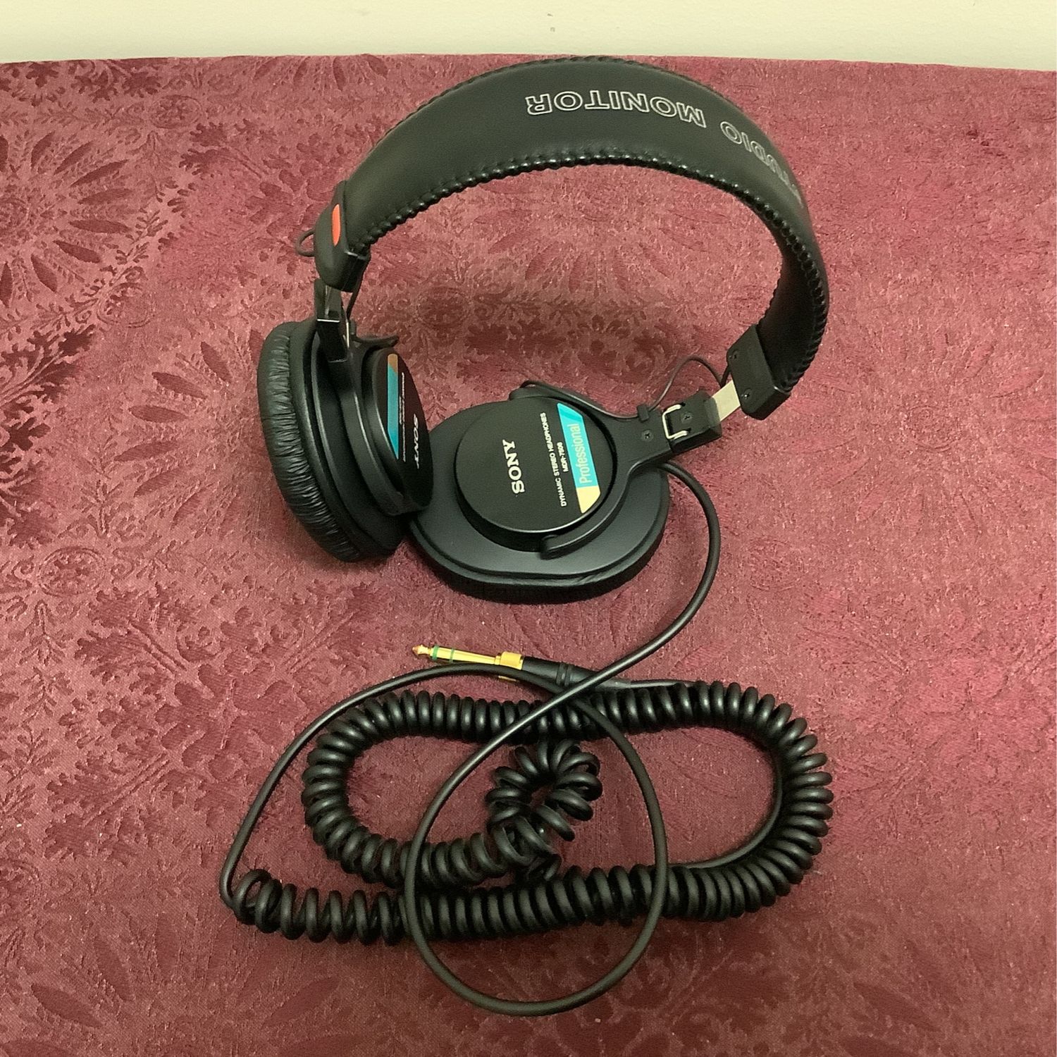 Sony MDR-7506 Professional Dynamic Stereo Headphones