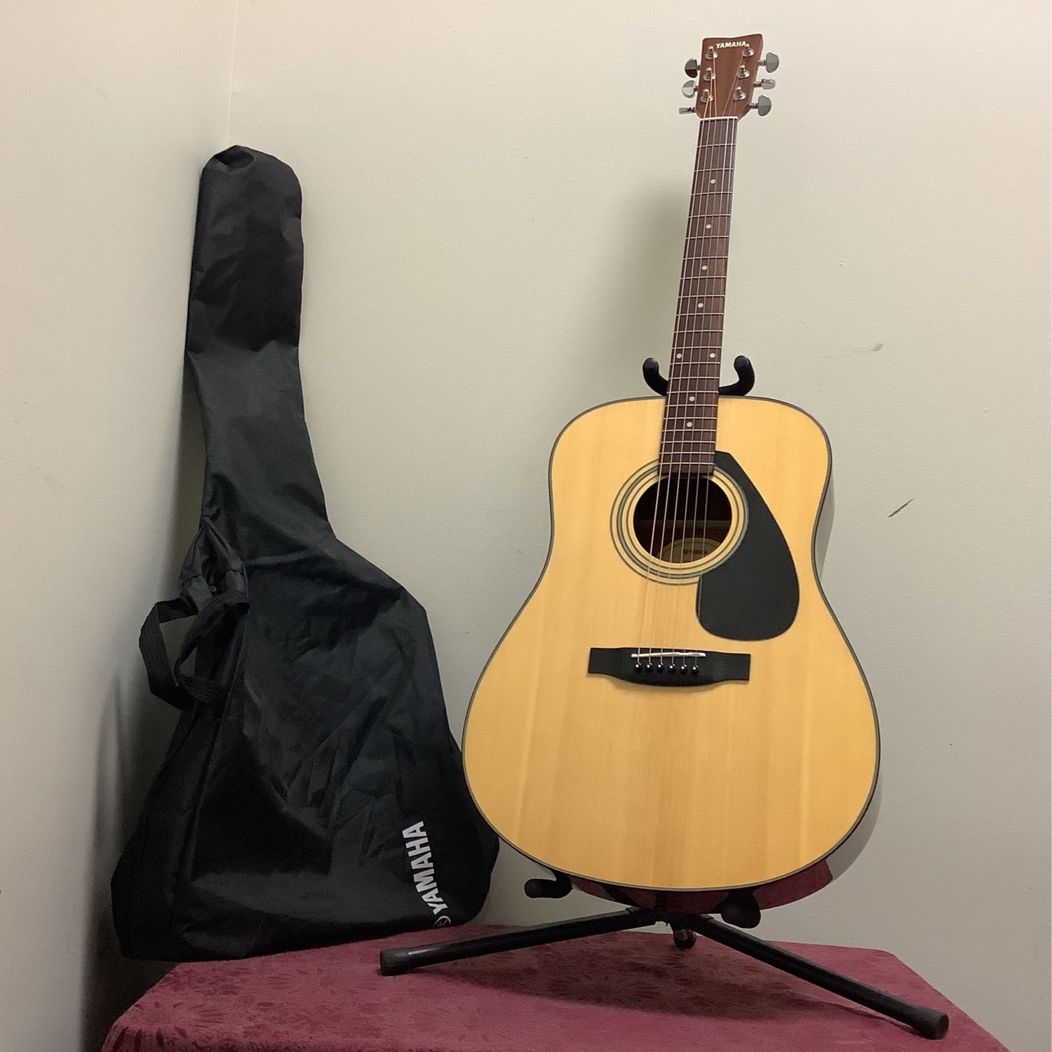 Yamaha F325D Dreadnought Acoustic Guitar w/Bag