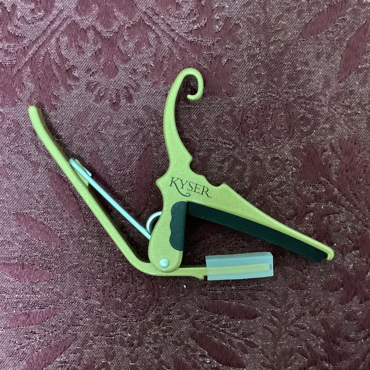 Kyser Quick-Change Acoustic Guitar Capo - Gold