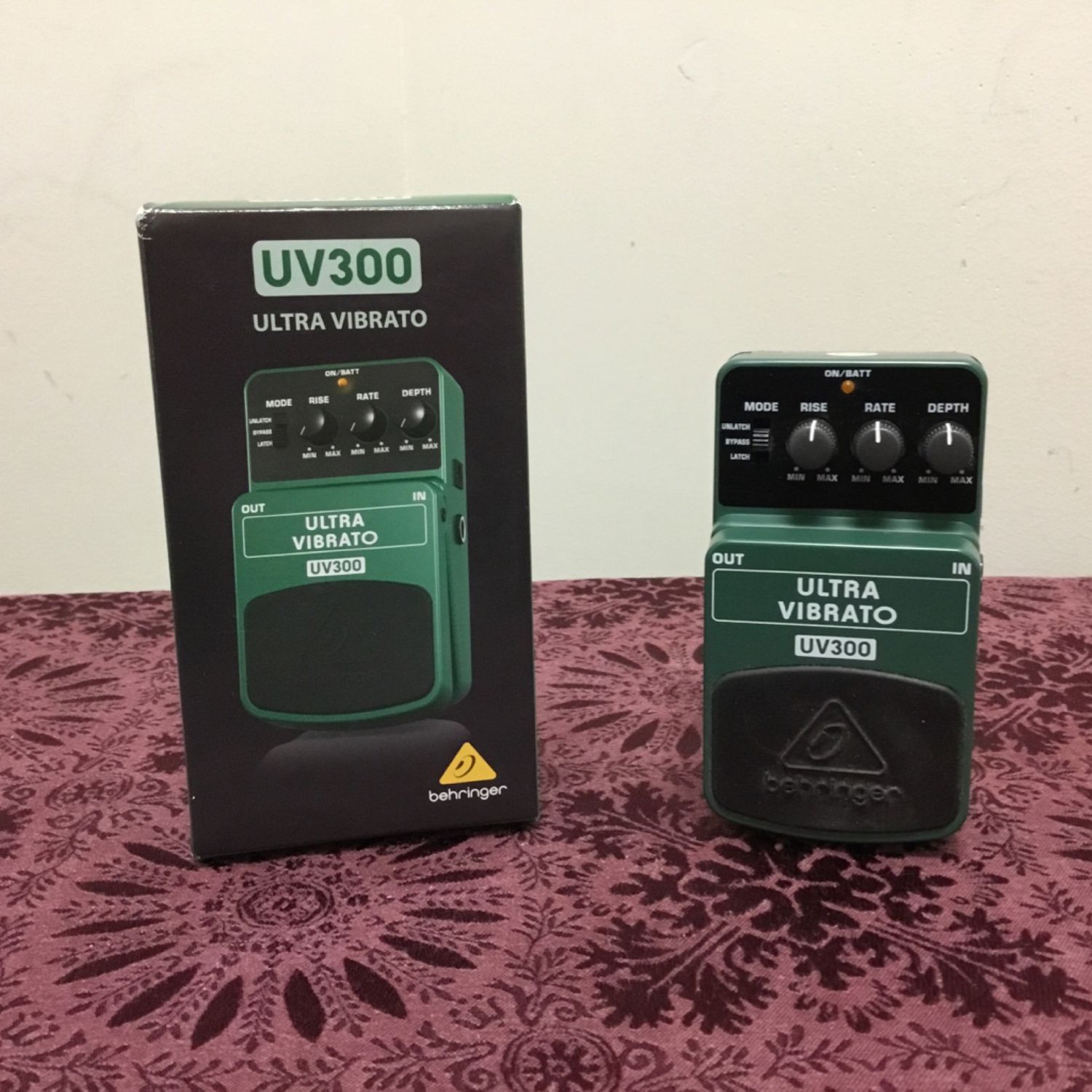 Behringer Ultra Vibrato UV300 Guitar Pedal