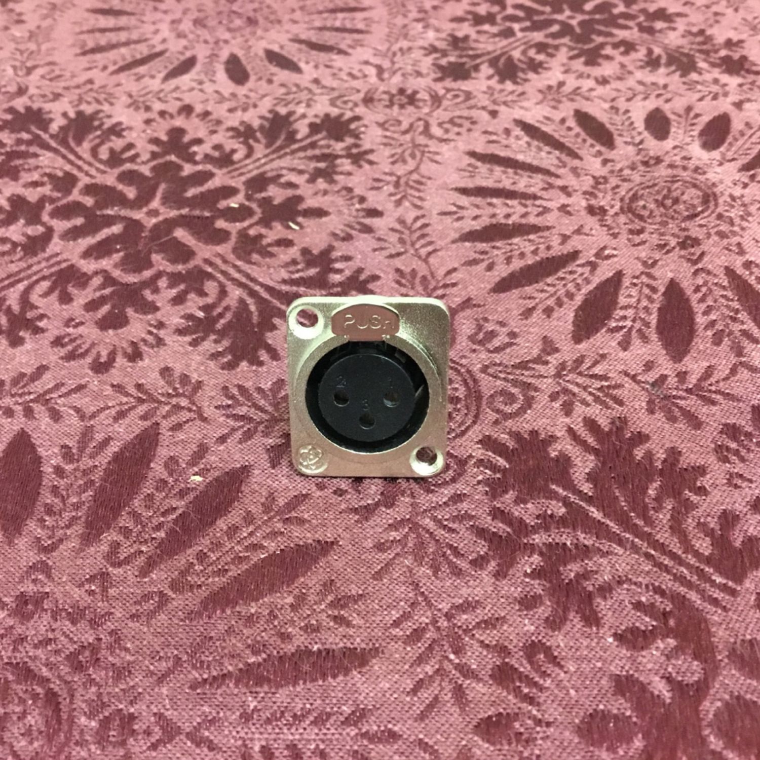 XLR Panel Mount Chassis 3pin Female with Fine Chrome-Plated Metal Housing and Silver-Coated Contacts - Silver Female