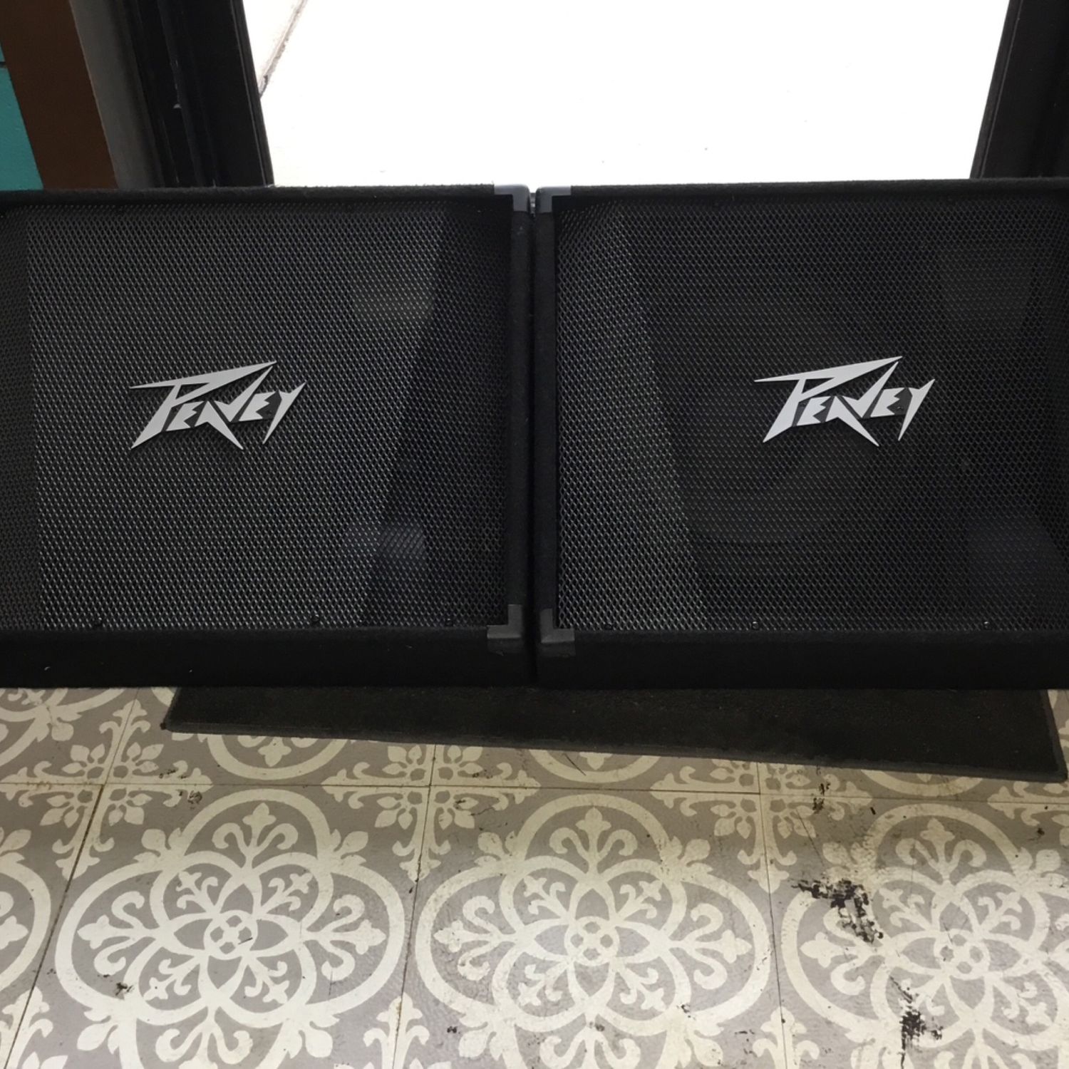 Peavey 12M 500-Watt 8OHMS Passive Speakers (Pair)