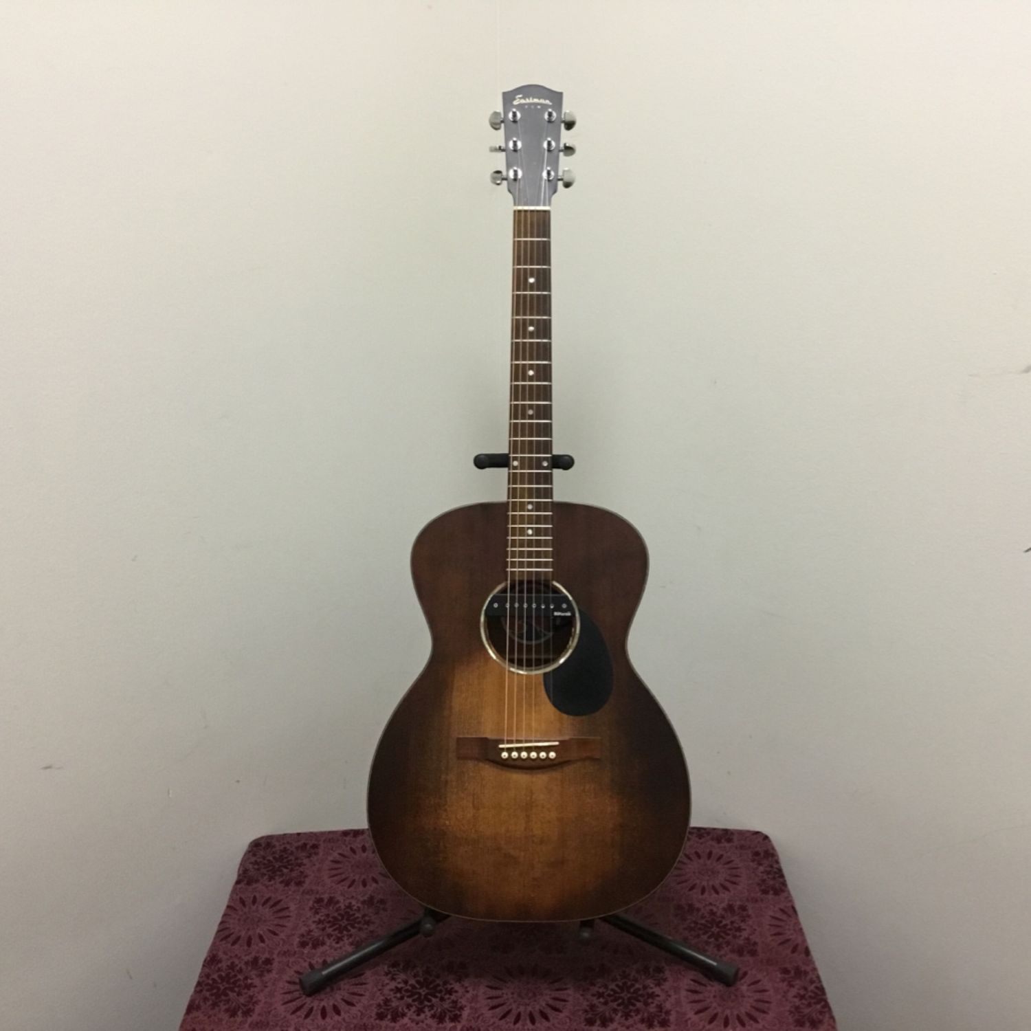 Eastman PCH1-OM-CLA Acoustic/Electric Guitar w/DiMarzio Pickup