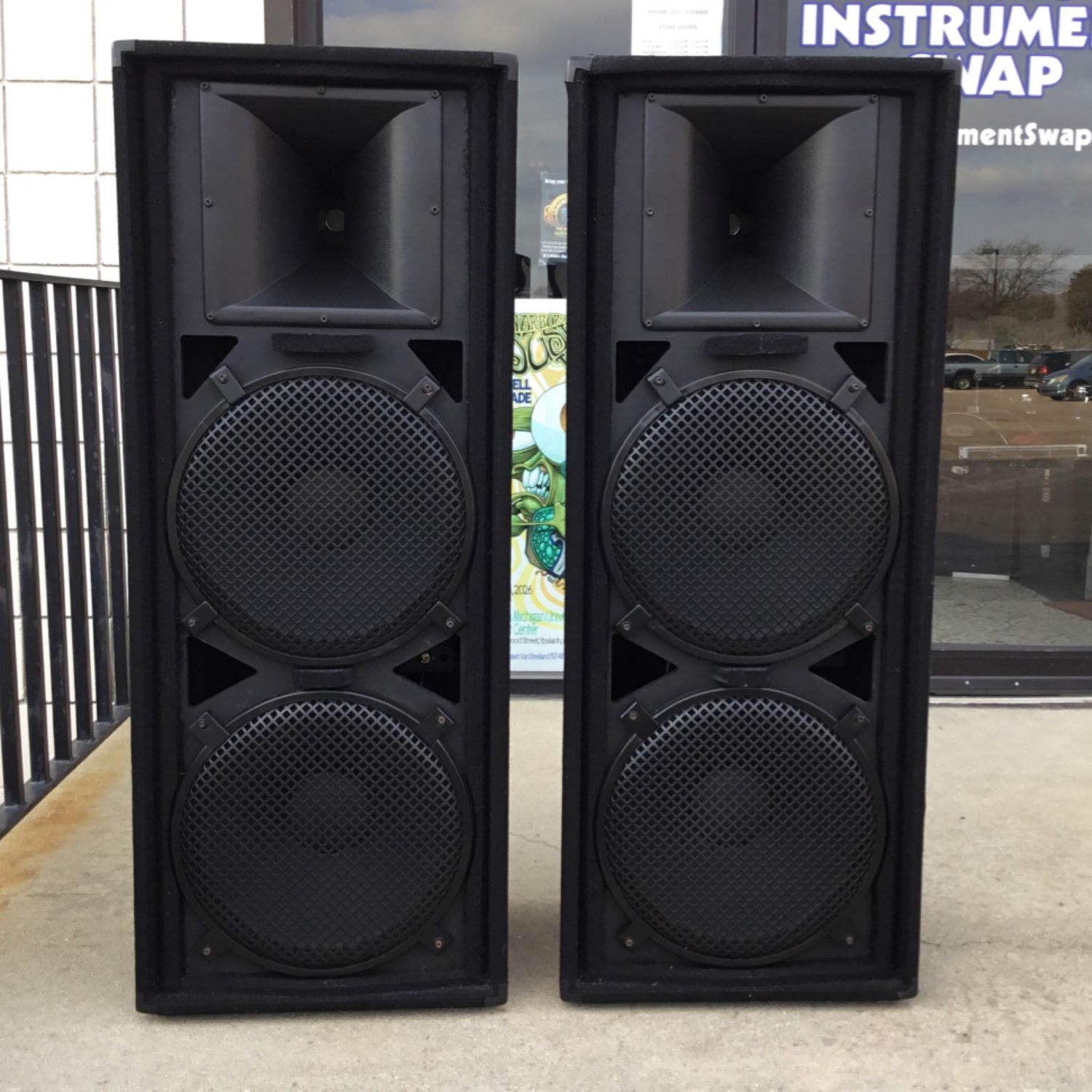 Peavey PV215 4 ohms 700 Watts (Pair)