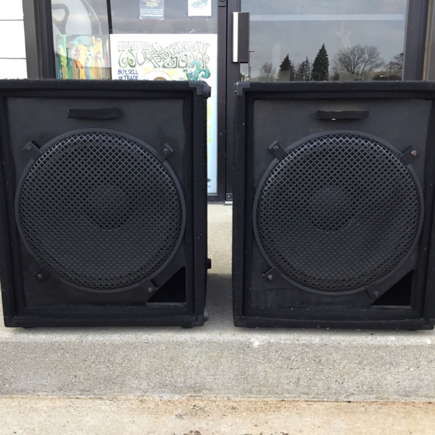 Peavey 118 Subwoofer 1600 Watts 8 ohm (Pair) Peavey 118 Subwoofer 1600 Watts 8 ohm (Pair)