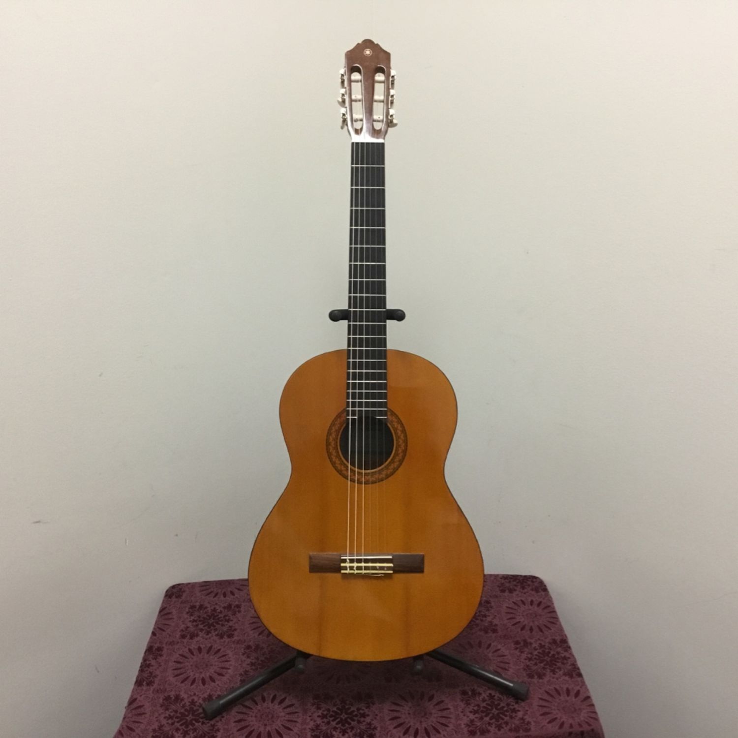 Yamaha C40 Classical Acoustic Guitar Yamaha C40 Classical Acoustic Guitar
