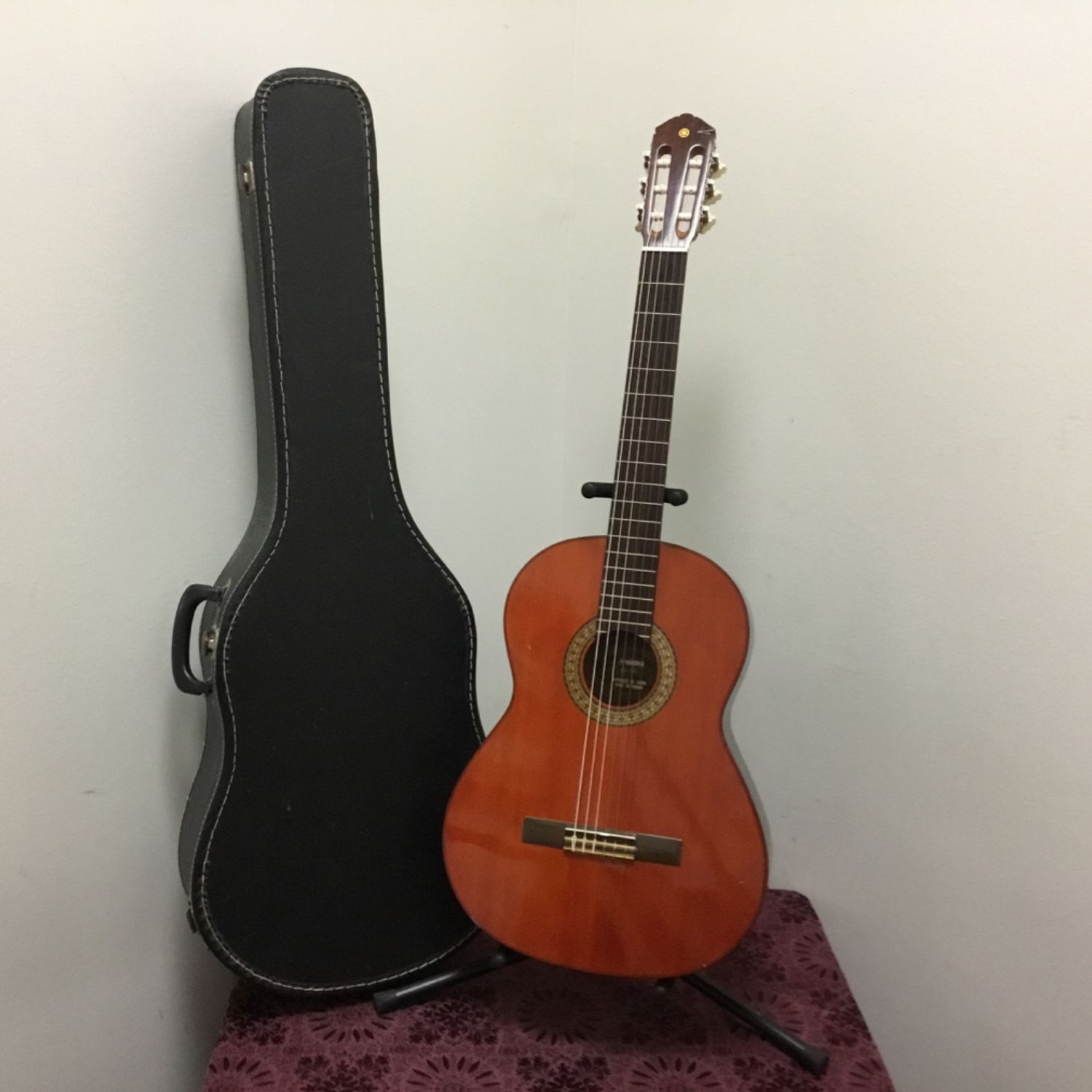 Yamaha G-90A Classical Acoustic Guitar w/Chipboard Case Yamaha G-90A Classical Acoustic Guitar w/Chipboard Case