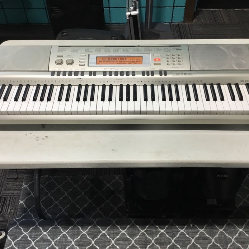 Casio WK-200 76-Key Workstation Keyboard