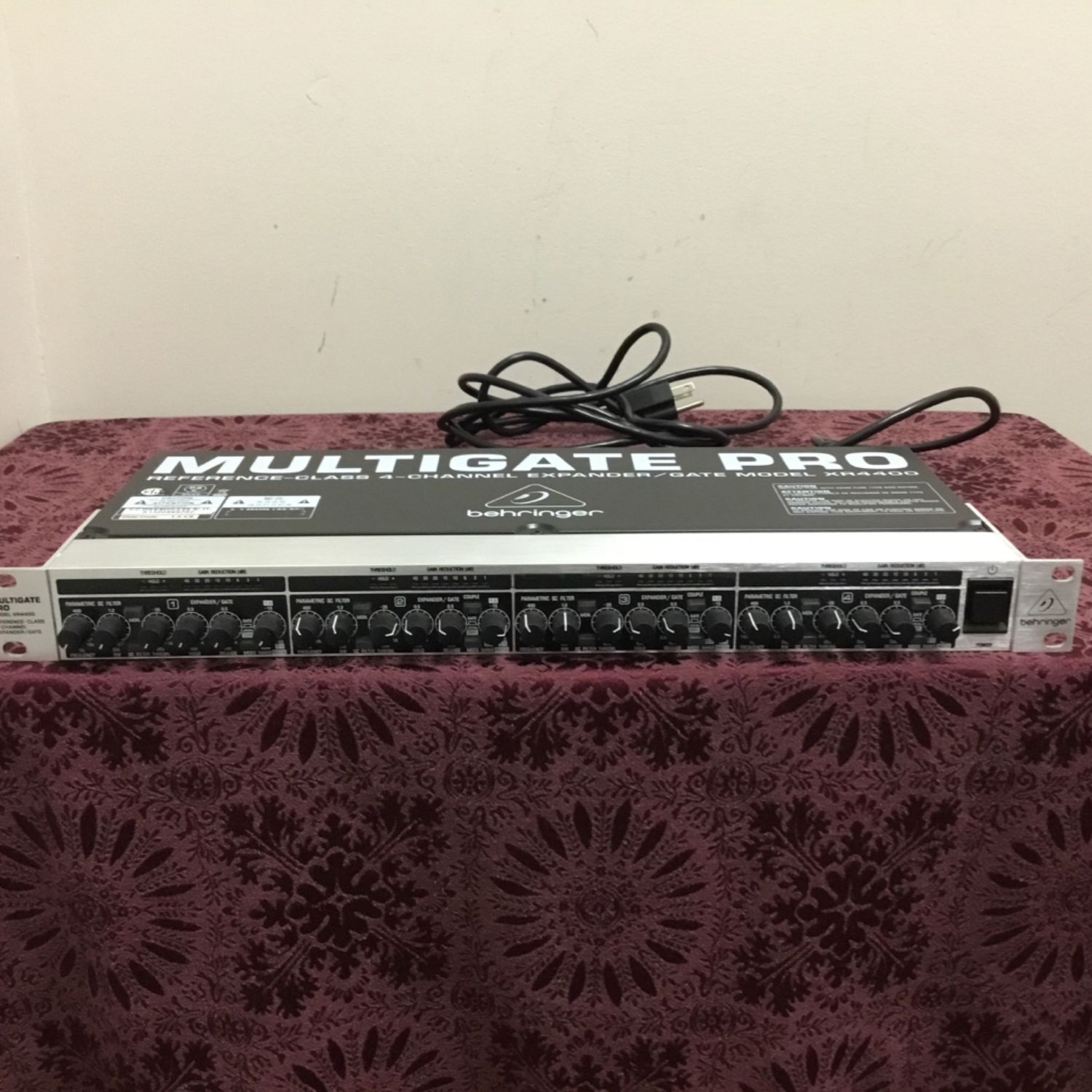 Behringer Multigate Pro Reference-Class 4-Channel Expander/Gate Model XR4400 Behringer Multigate Pro Reference-Class 4-Channel Expander/Gate Model XR4400