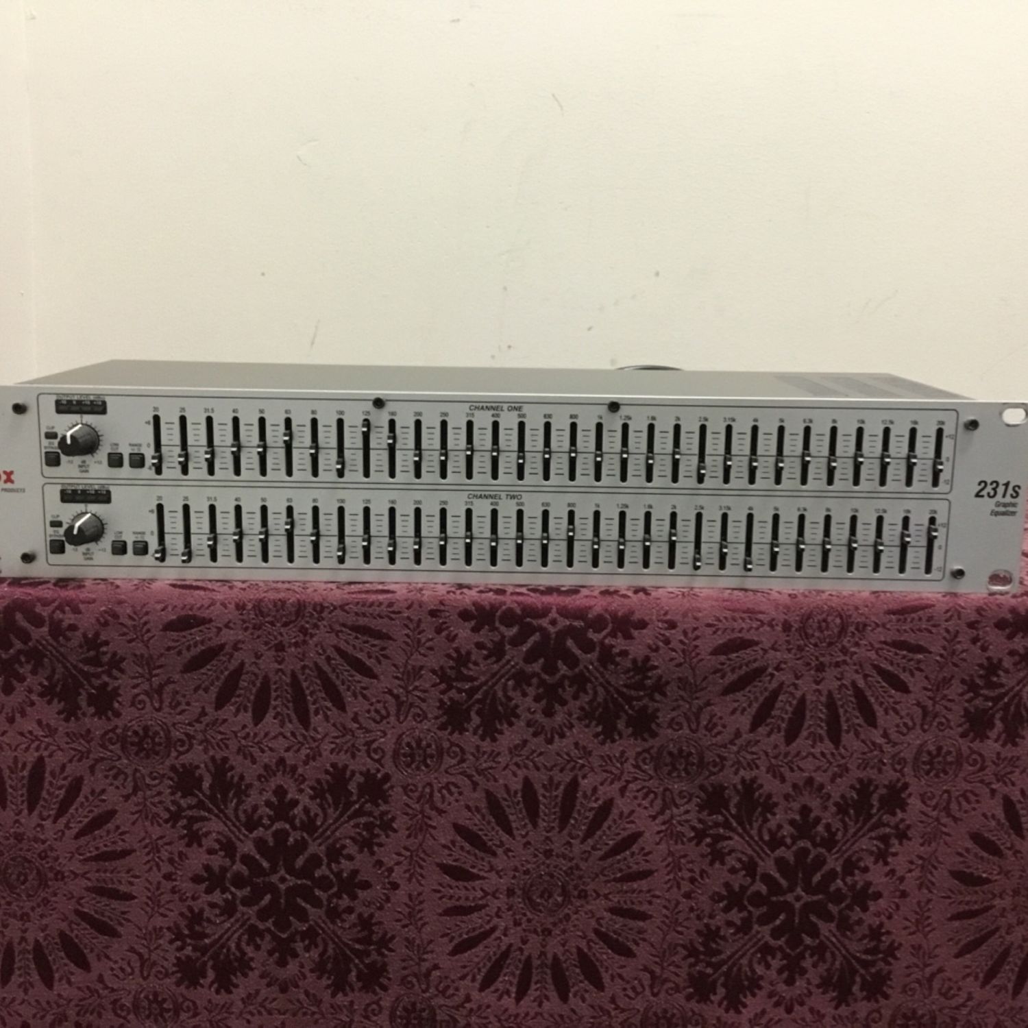 DBX 231S Graphic Equalizer DBX 231S Graphic Equalizer