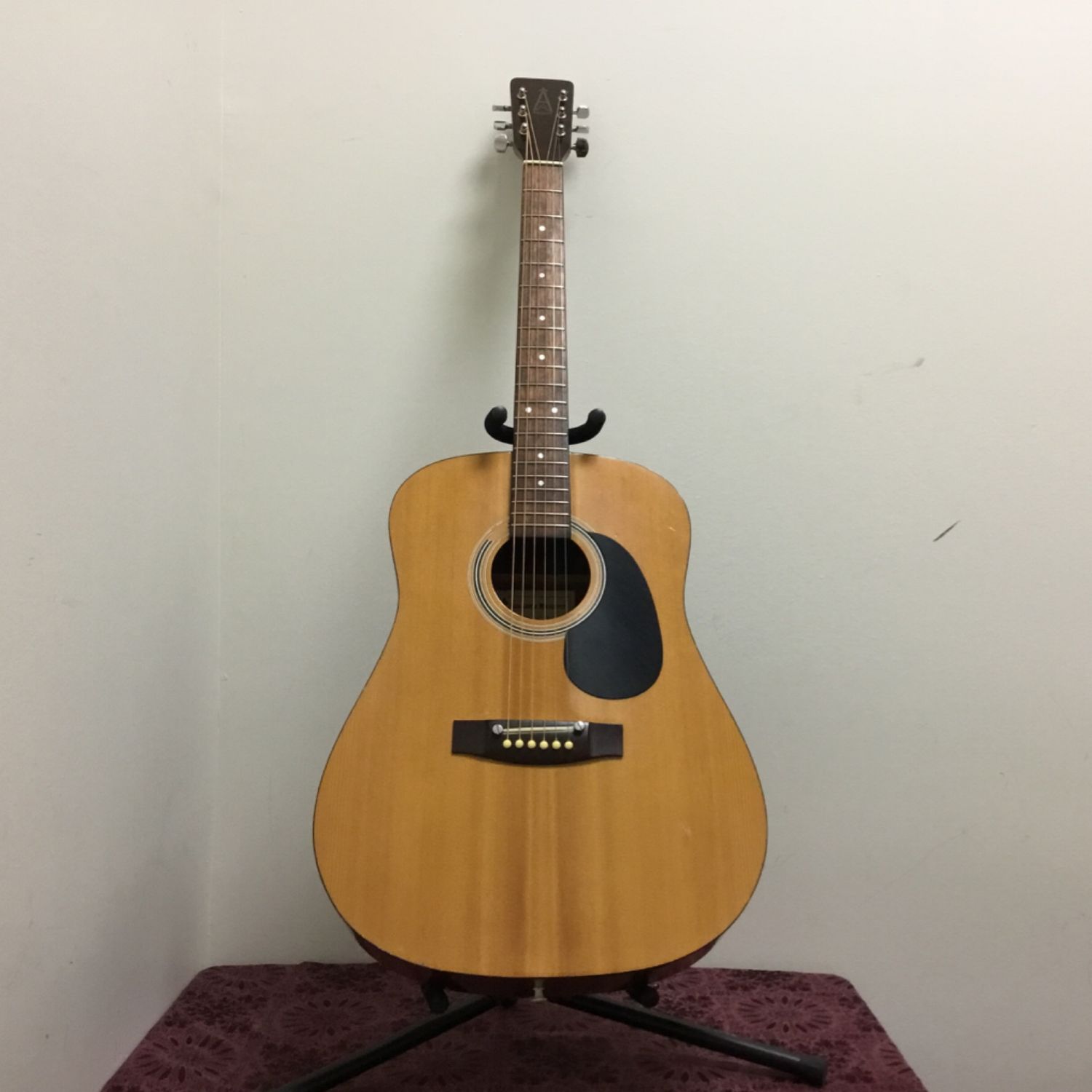 Alvarez Regent Model 5212 Acoustic Guitar Alvarez Regent Model 5212 Acoustic Guitar