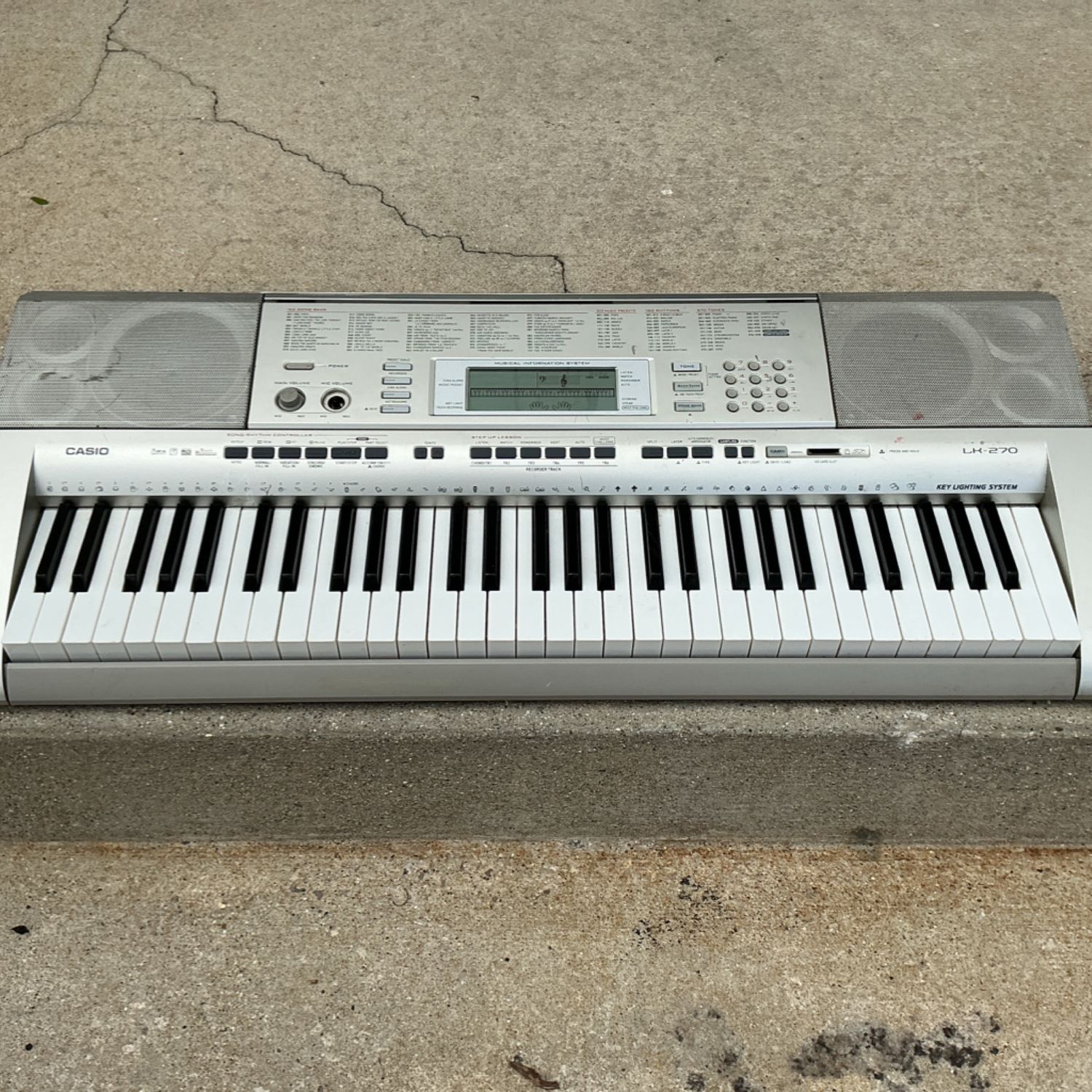 Casio LK-270 61-Key Electric Piano Keyboard