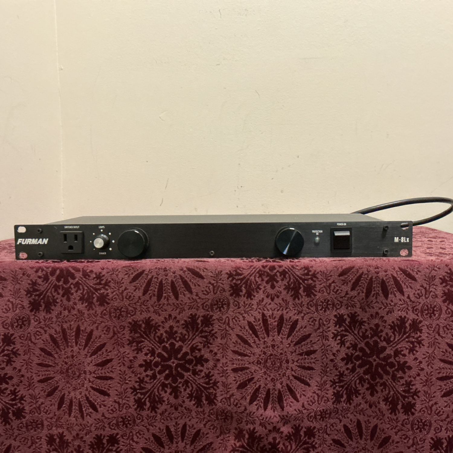 Furman M-8Lx Power Conditioner w/Lights Furman M-8Lx Power Conditioner w/Lights