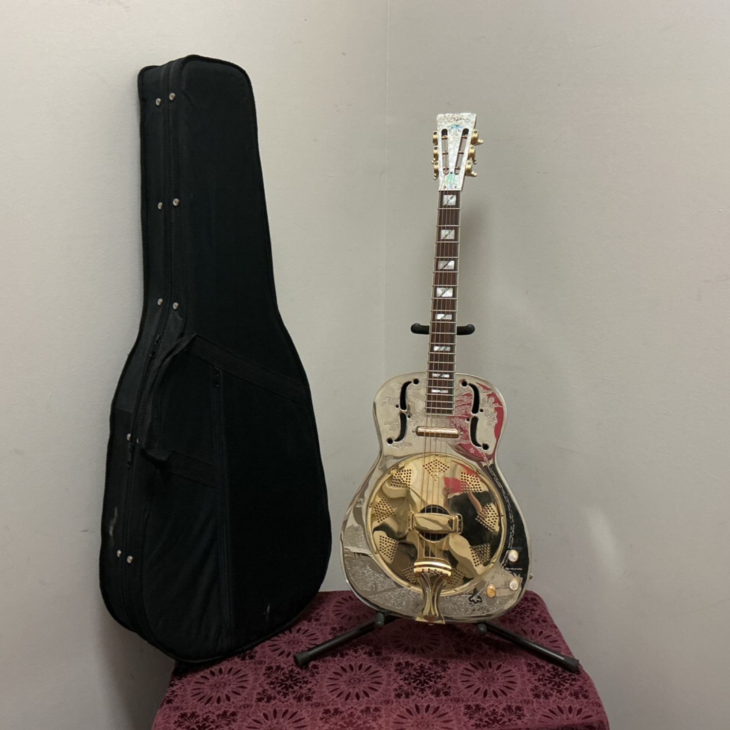 Dean RESCG Resonator Chrome & Gold Acoustic/Electric Guitar w/Case Dean RESCG Resonator Chrome & Gold Acoustic/Electric Guitar w/Case