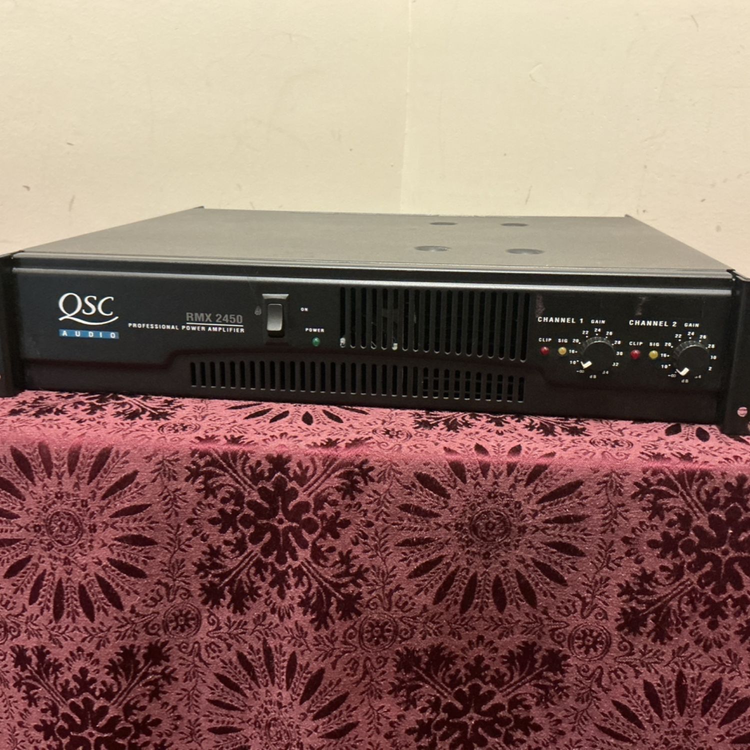 QSC Audio RMX 2450 2400-Watt Power Amp QSC Audio RMX 2450 2400-Watt Power Amp