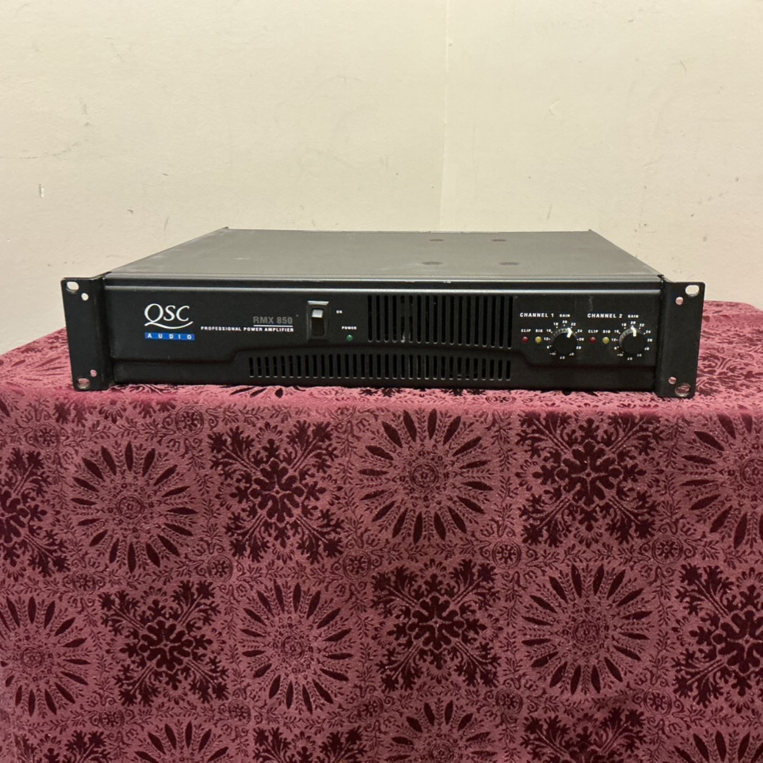 QSC Audio RMX 850 2-Channel Power Amp QSC Audio RMX 850 2-Channel Power Amp