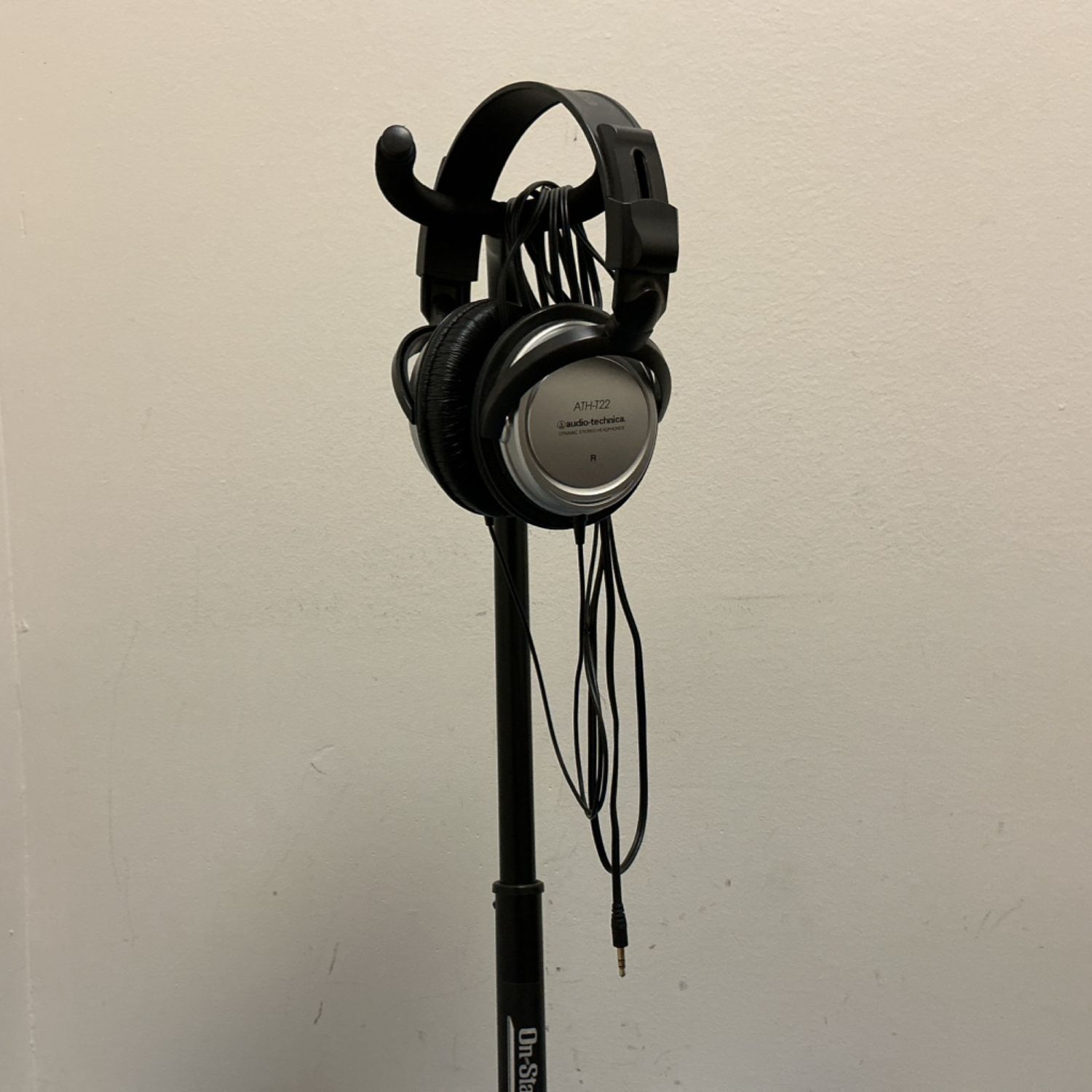 Audio-Technica ATH-T22 Dynamic Stereo Headphones Audio-Technica ATH-T22 Dynamic Stereo Headphones