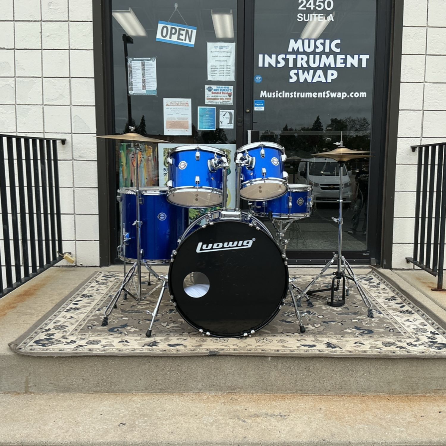 Ludwig Accent 5pc 10 Ludwig Accent 5pc 10"/12"/16"/22" w/14" x 6.5" Matching Snare & Hardware Drum Set