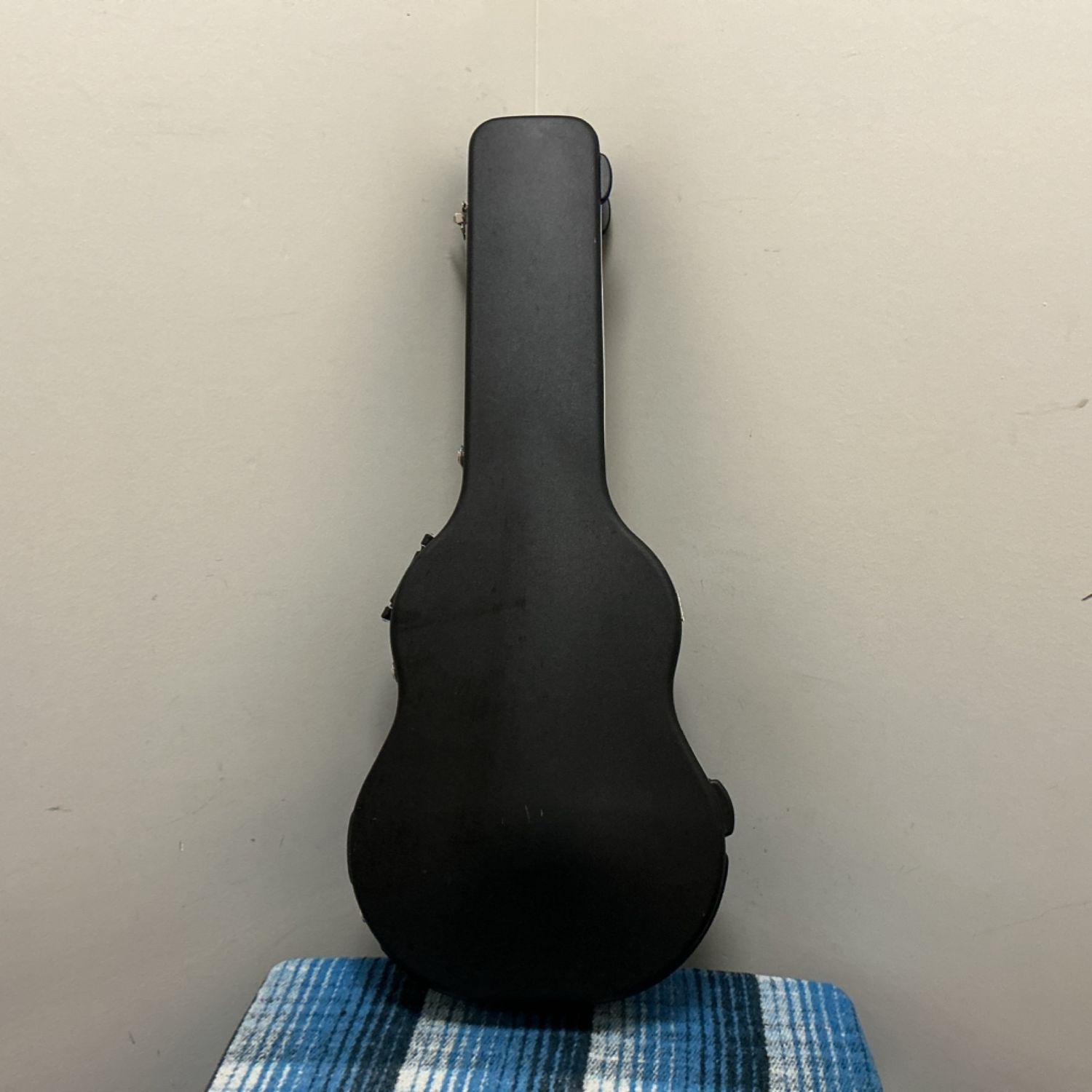 Road Runner RRMADN ABS Molded Acoustic Dreadnought Guitar Case Road Runner RRMADN ABS Molded Acoustic Dreadnought Guitar Case